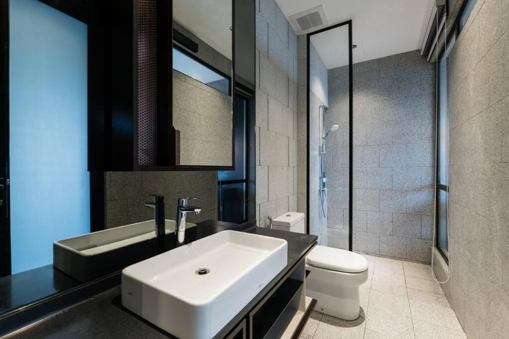 Scarletz KLCC 4pax by Feel Home Luxury 100mbps WiFi