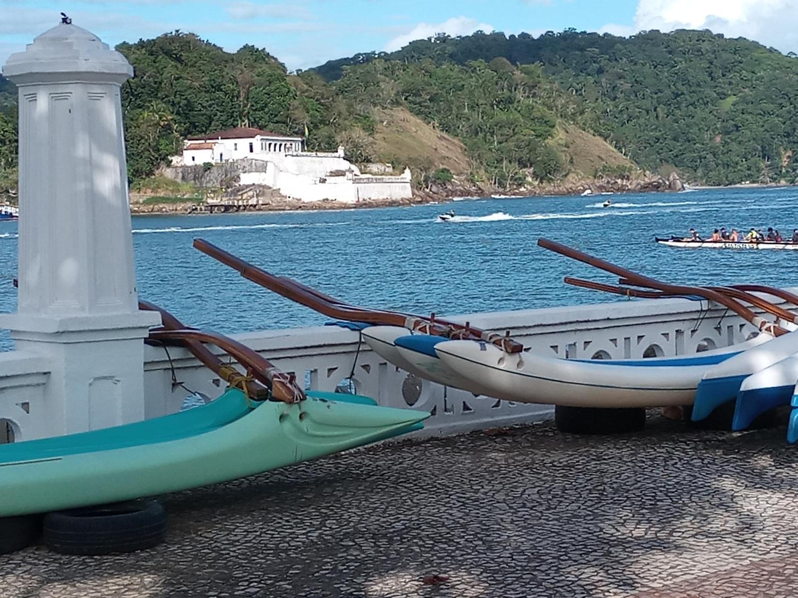 Ponta da Praia amplo 3dorm 3ban frente ao mar