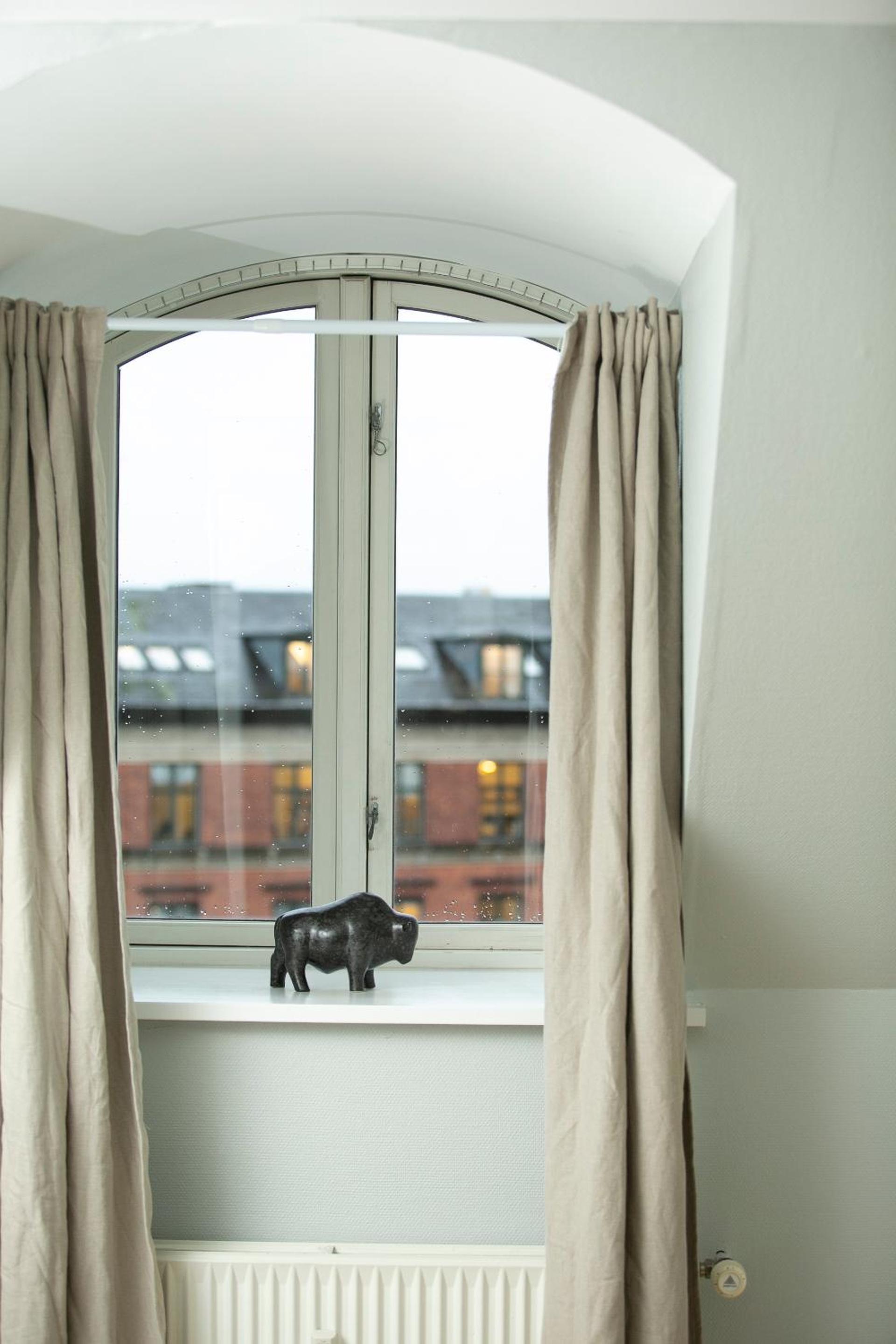 Unique 5 Bedroom Apartment w Exposed Beams in Copenhagen view 5