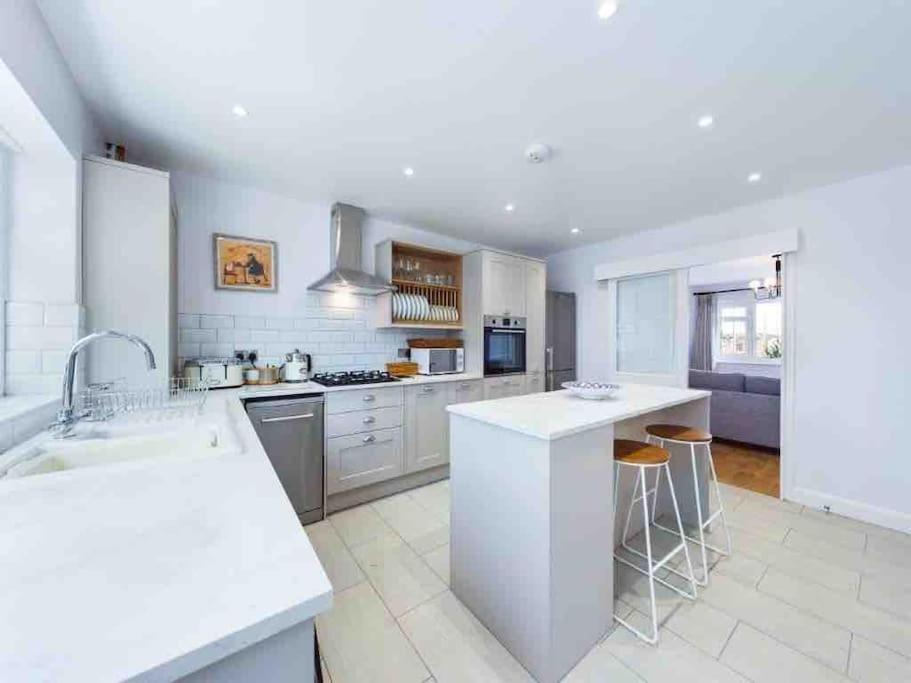 Broadstairs Beach Bungalow. Dogs welcome! view 5