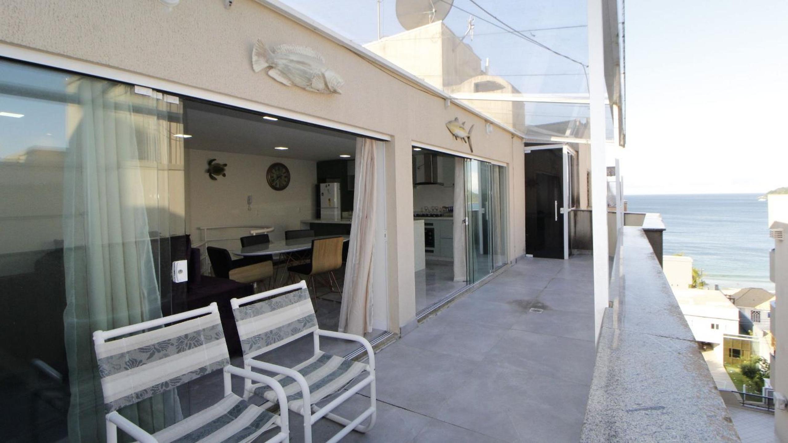 1025 Ampla cobertura duplex na Praia de Bombinhas 50mts do mar