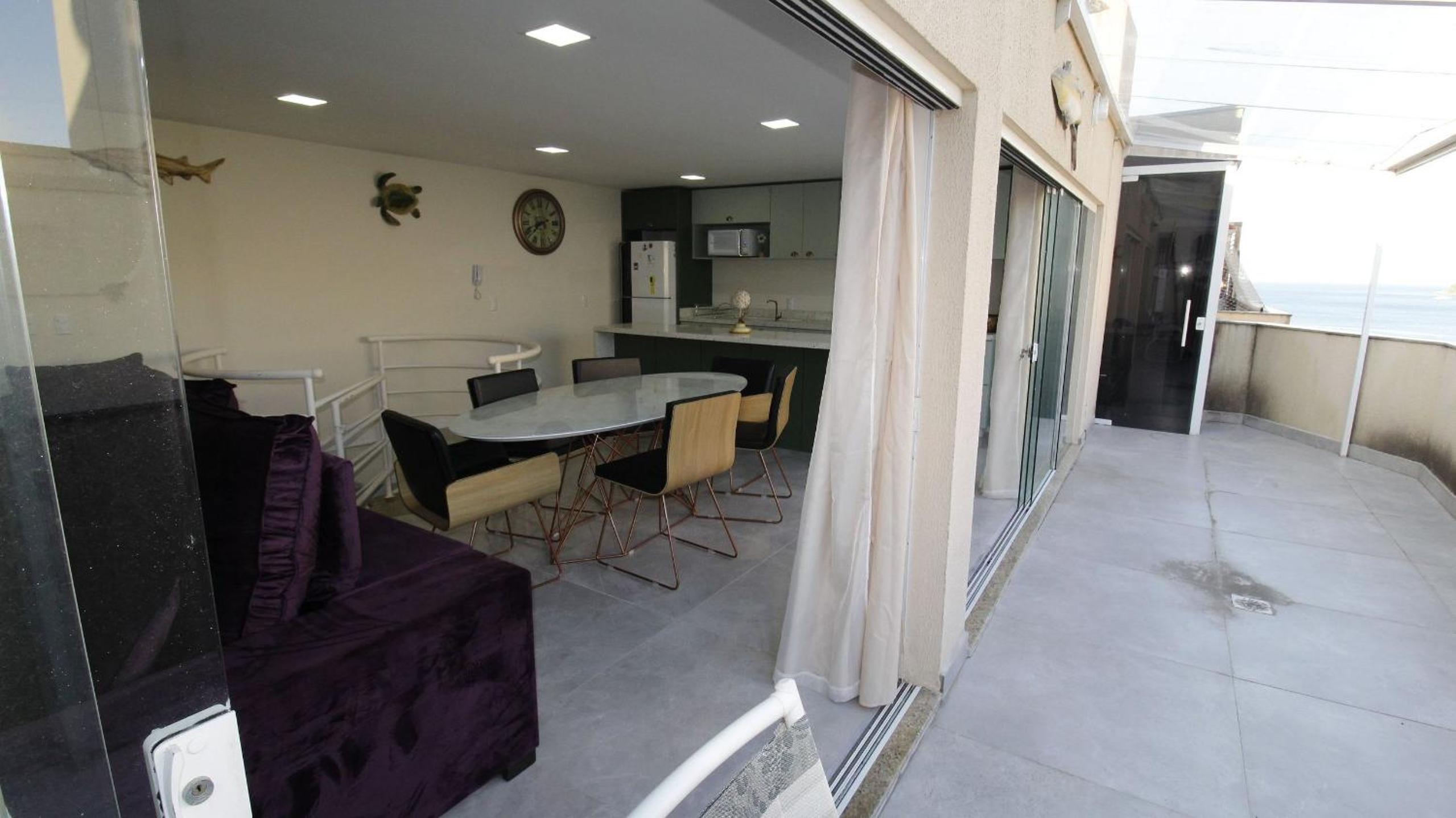 1025 Ampla cobertura duplex na Praia de Bombinhas 50mts do mar