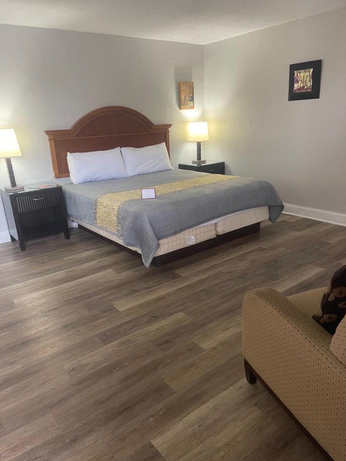 Winchester Vacations - ANS INN SUITES - Property Image 23