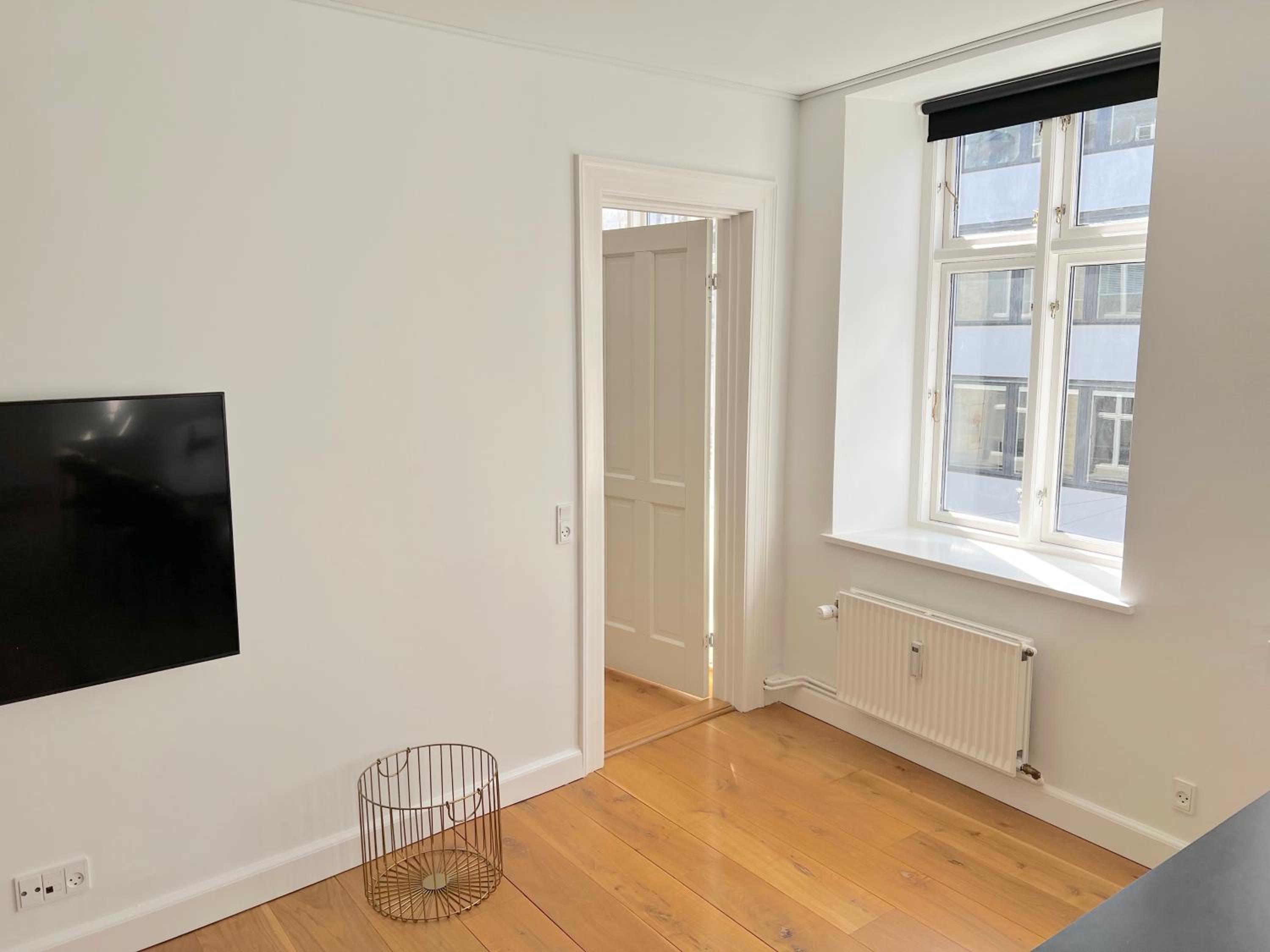 Amazing Apartment Near Tivoli Gardens & Copenhagen City Hall Square