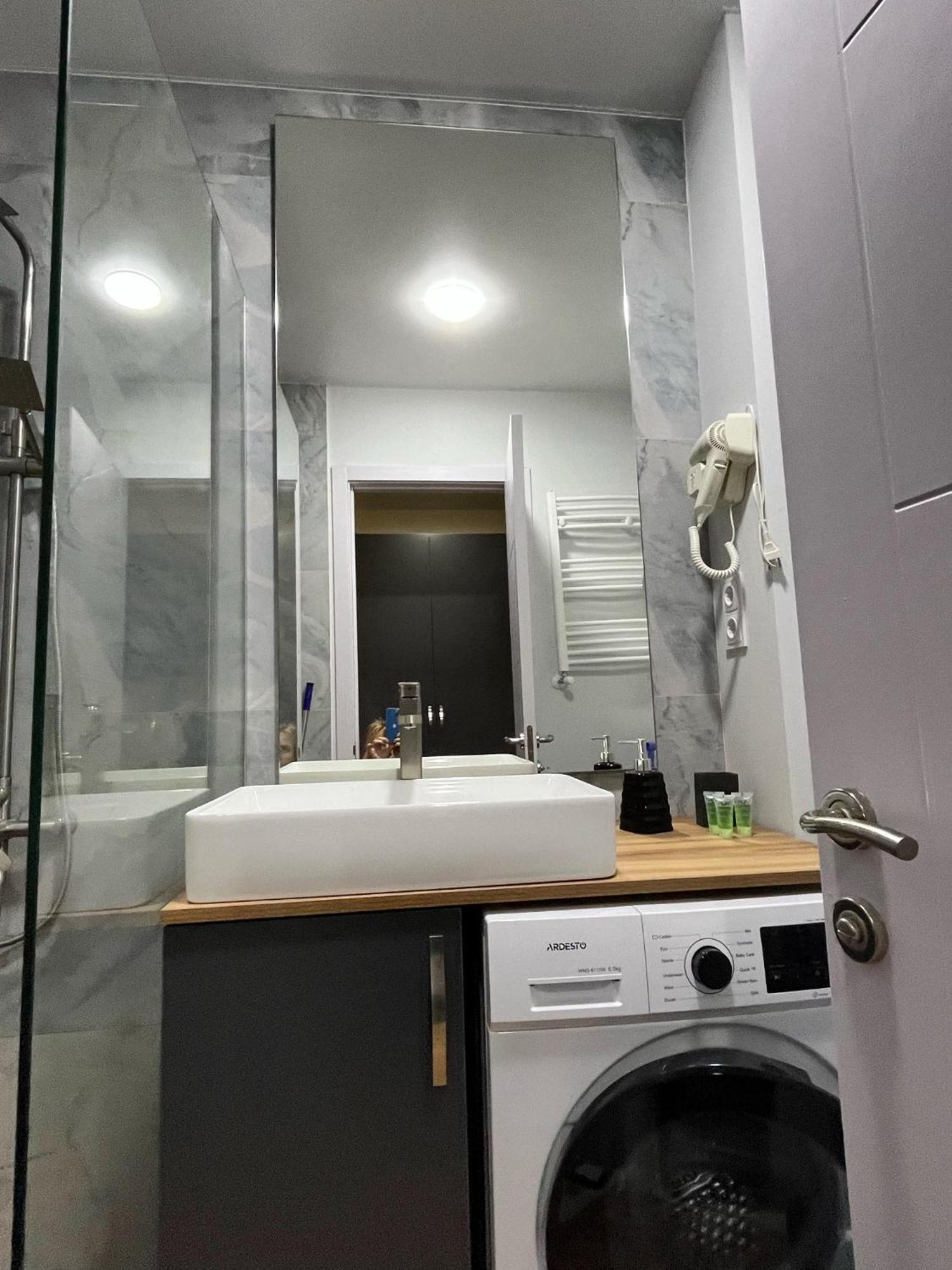 Delux apartment next to ice rink