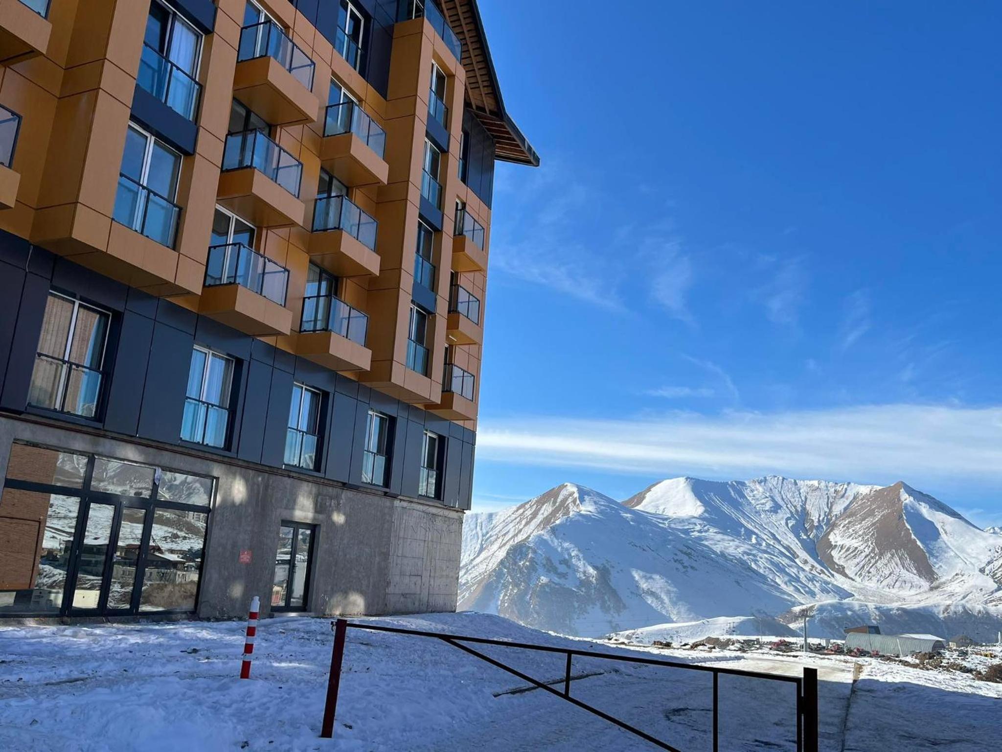 Delux apartment next to ice rink