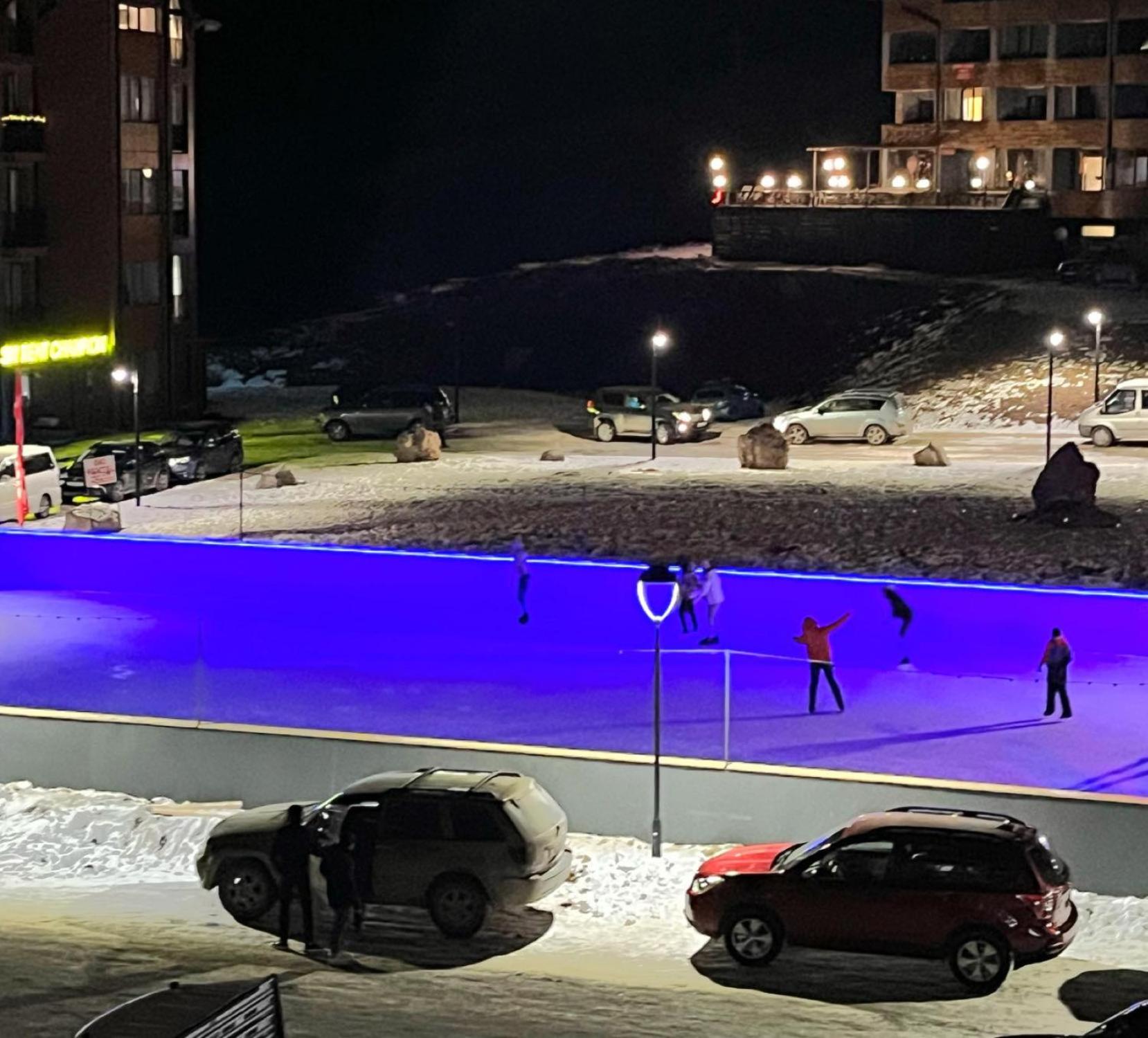 Delux apartment next to ice rink