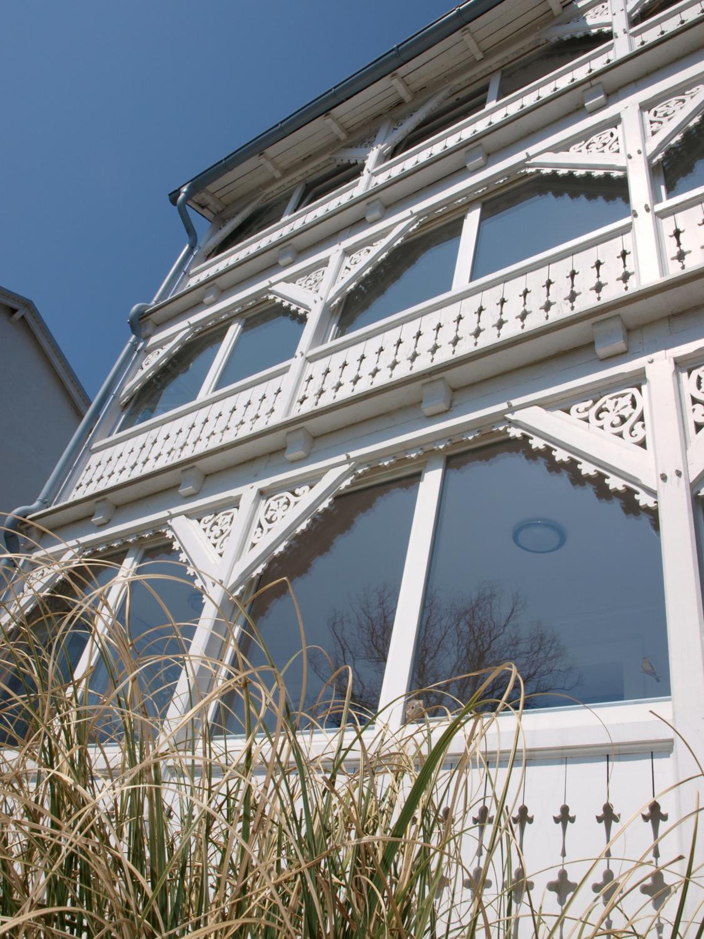 Villa Ostseelilie - Appartements mit Balkon und Meerblick