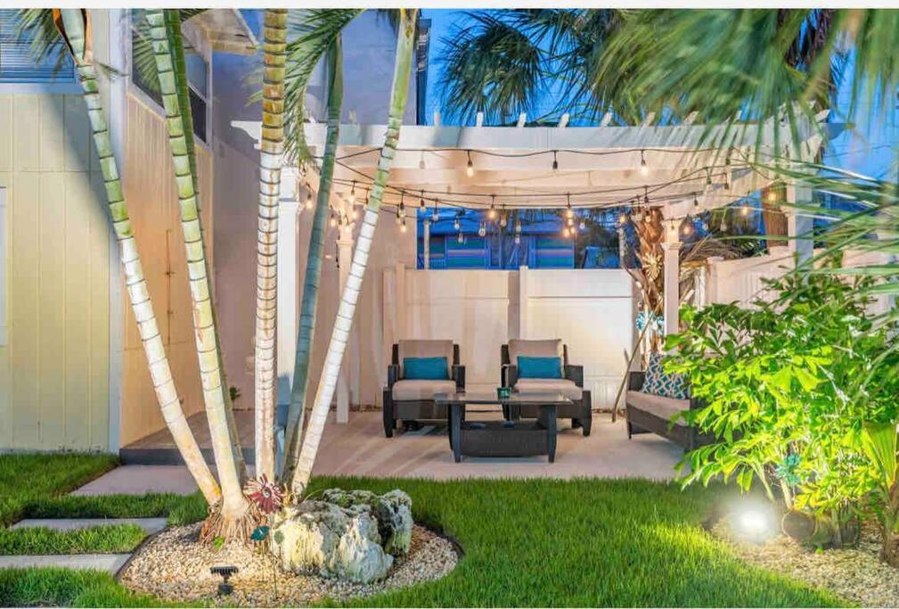 Lovely 2 bedrooms, steps away from the beach. view 3