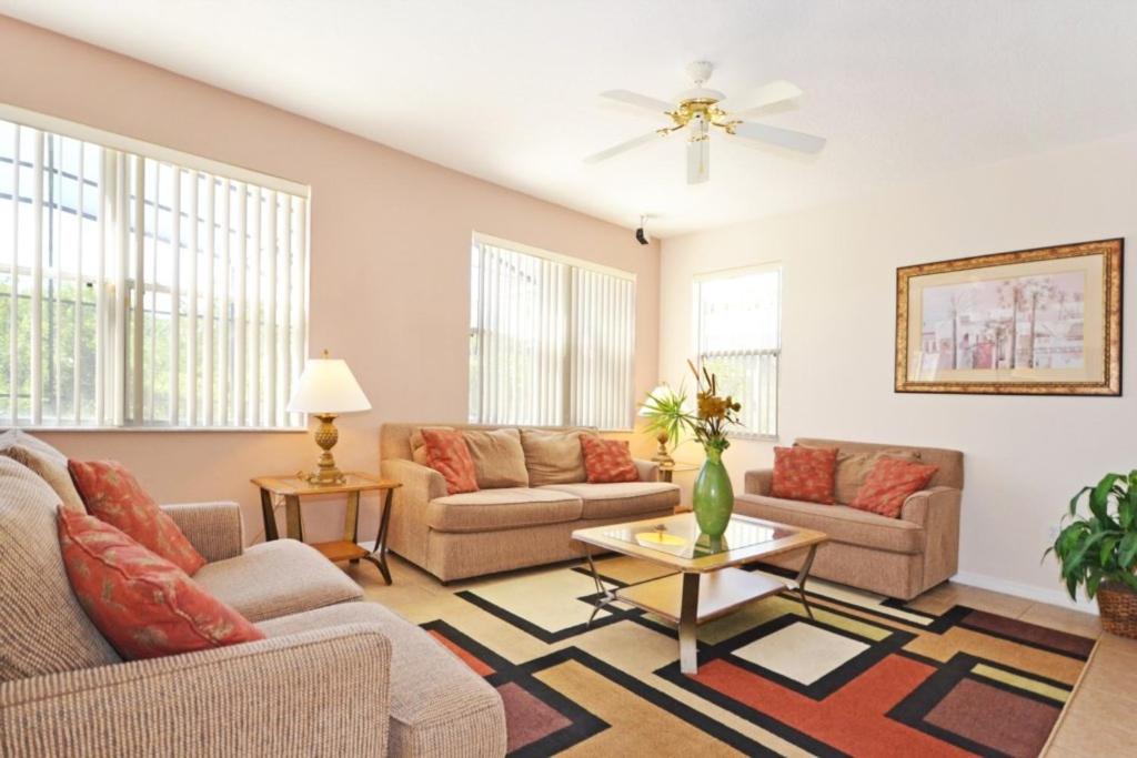 Willow View Villa home view 3