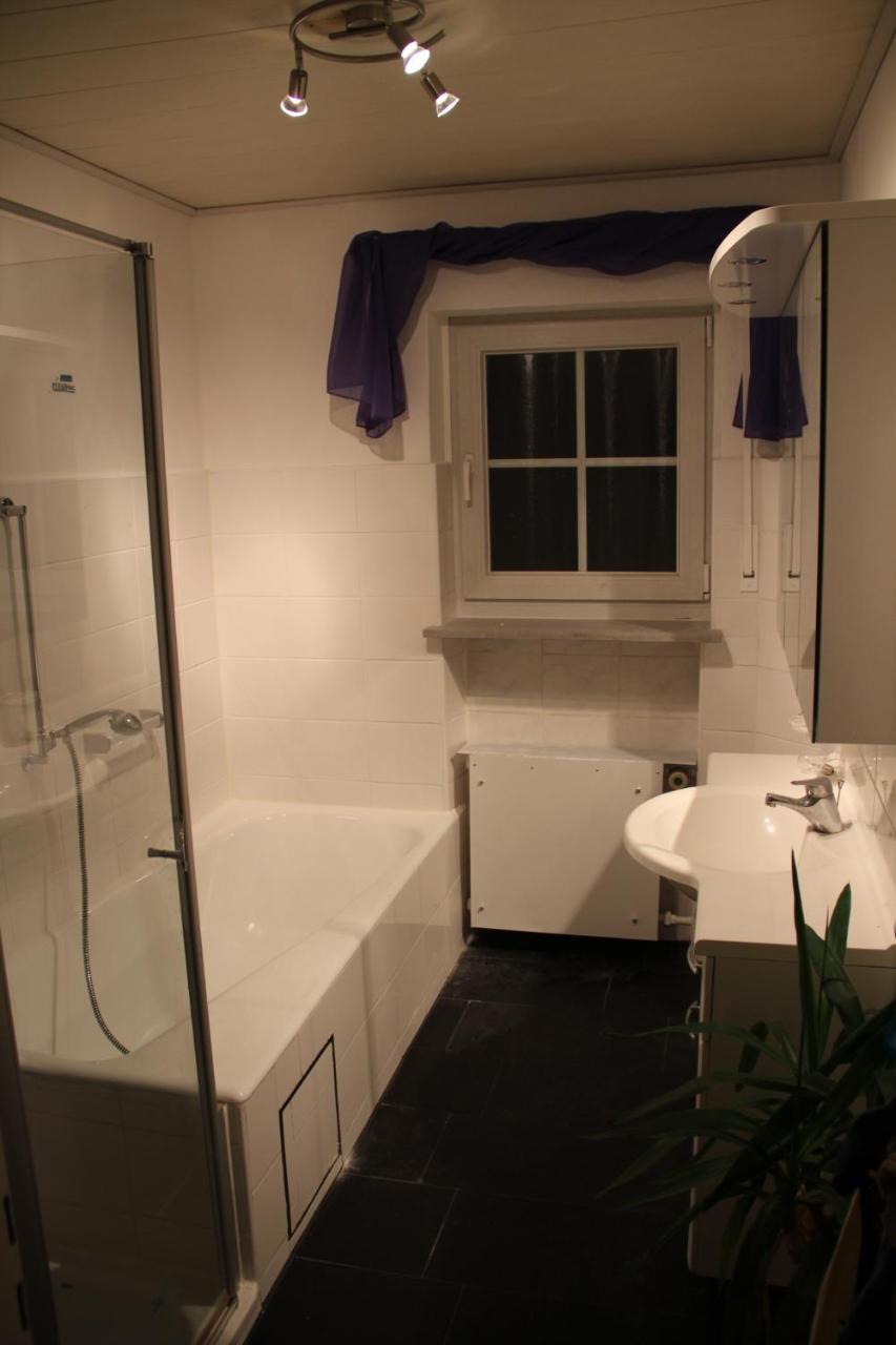 Ferienwohnung mit 4 Schlafzimmer für 2 bis 9 Gäste----Apartment with 4 bedrooms for 2 to 9 guests