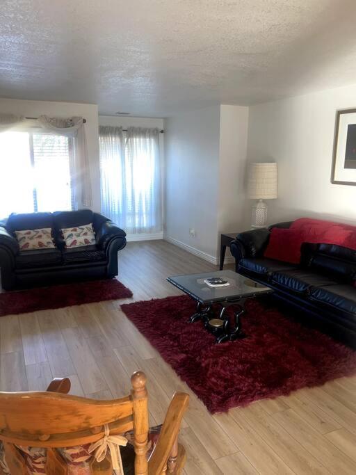 Spacious Four Bedroom Glendale Home with Pool Near Westgate Stadium view 2