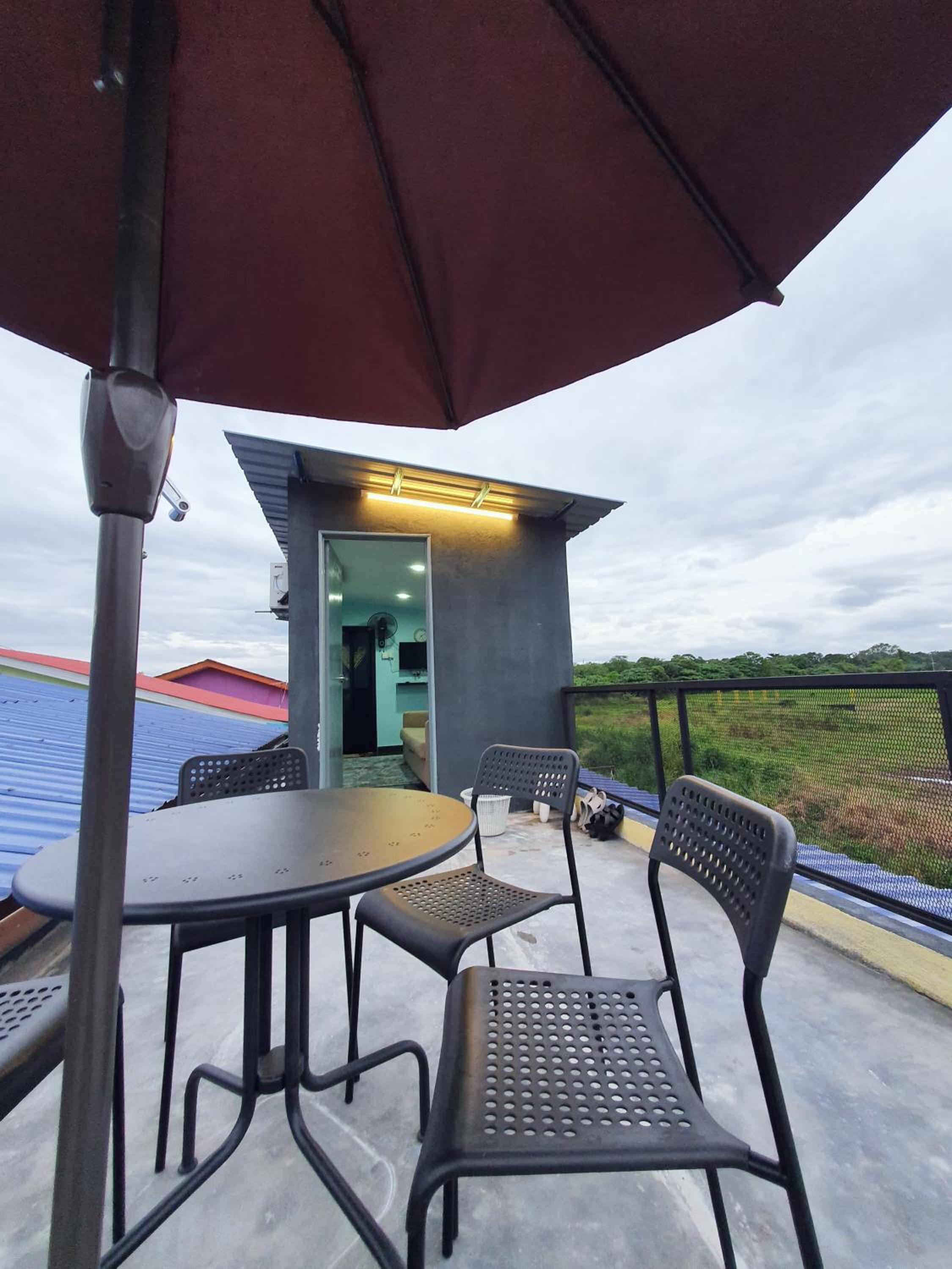 Cabin stay with Sunrise and plane spotting view photo 3