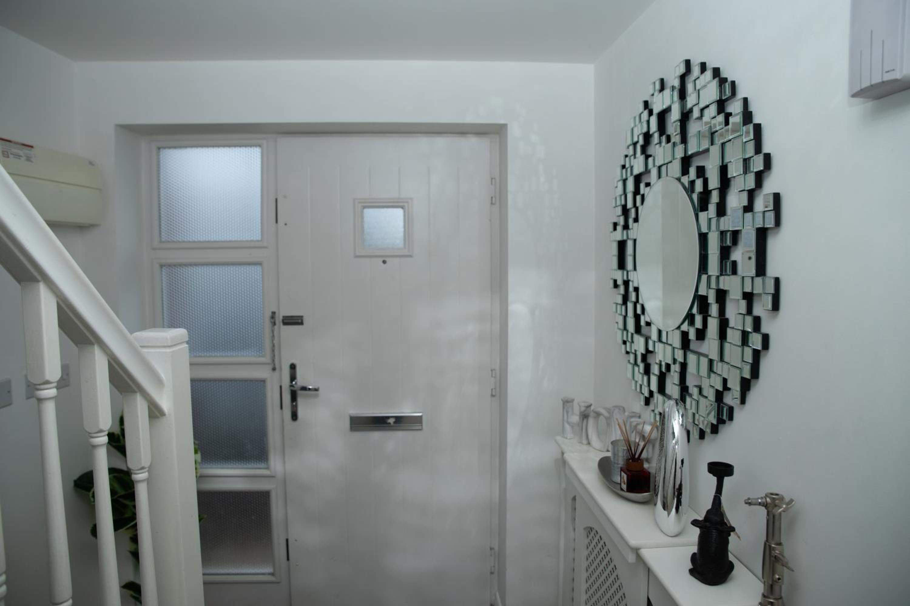 Broughton Haven 5 Beds House Free WiFi, Free parking, NETFLIX view 3
