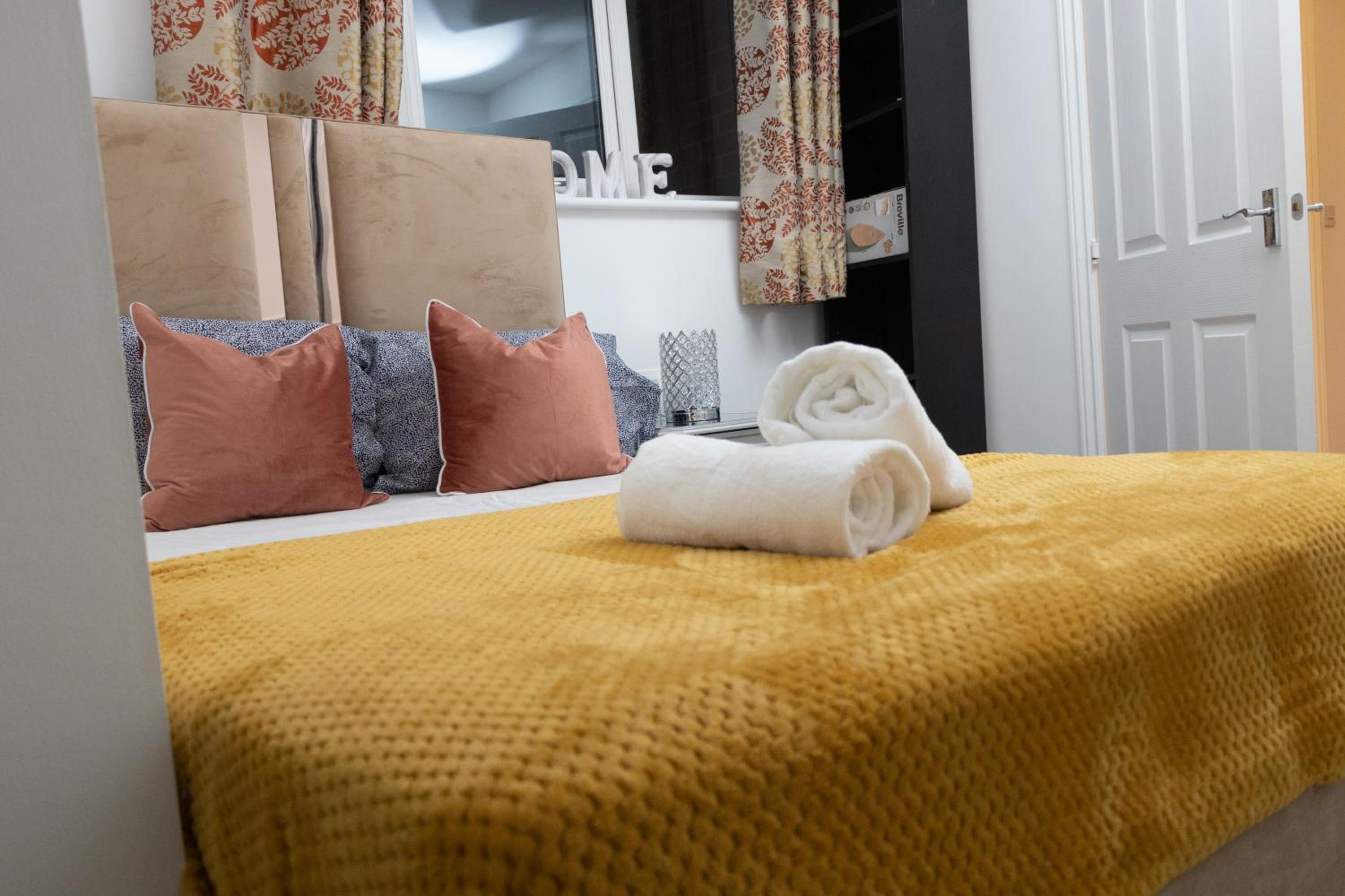 Broughton Haven 5 Beds House Free WiFi, Free parking, NETFLIX view 4