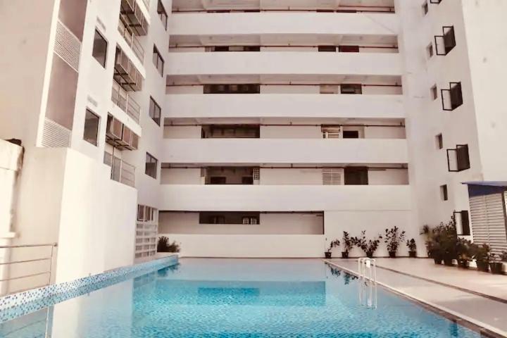 Skyriverfront ibis