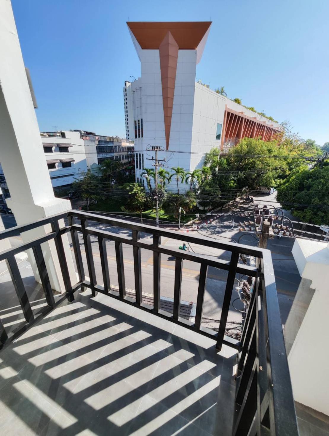 BURI Hotel And Hostel