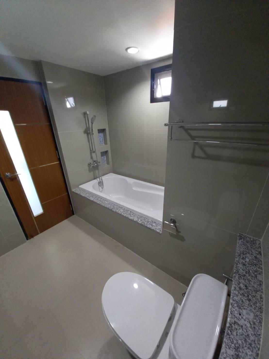 BURI Hotel And Hostel