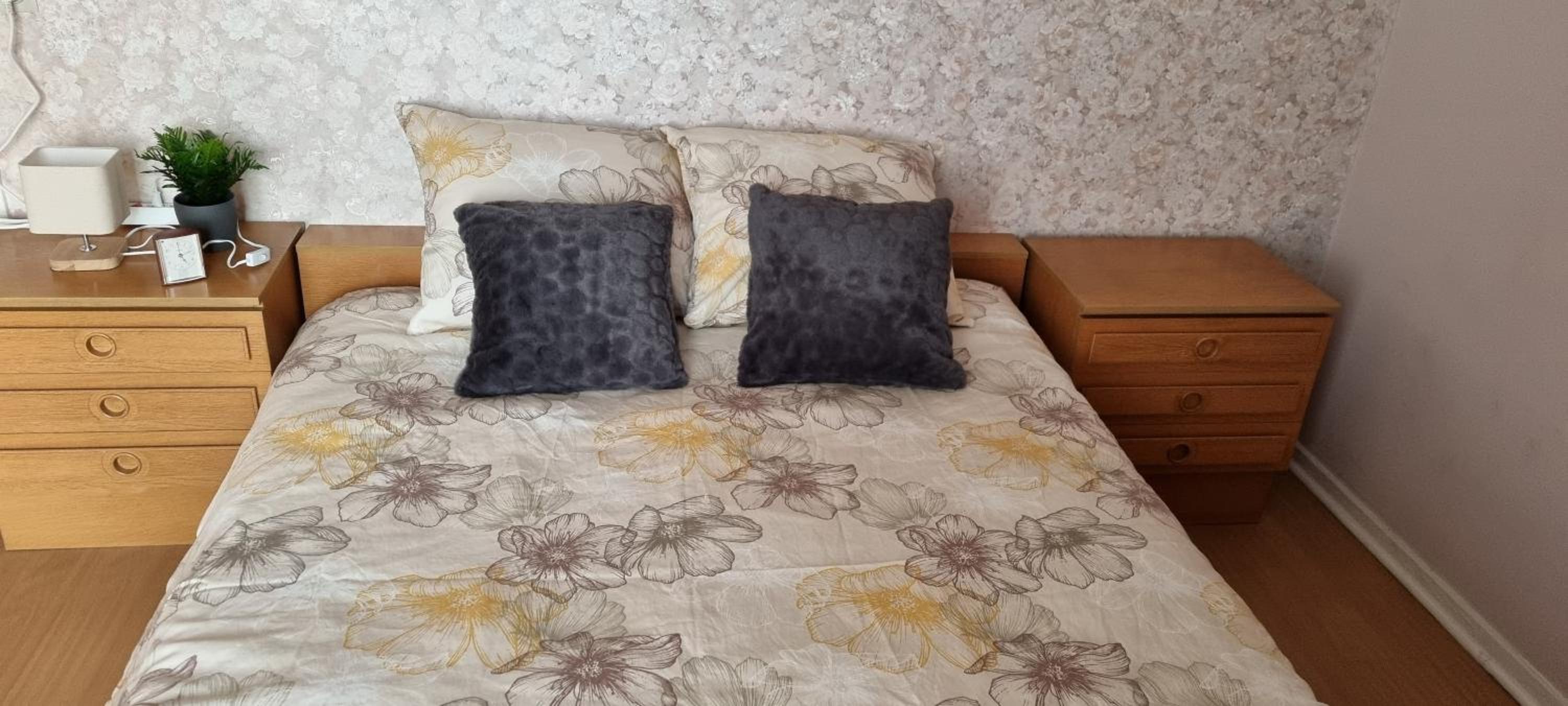 SUPERB FLAT WITH 3 BEDROOMS PARKING AND BALCONy