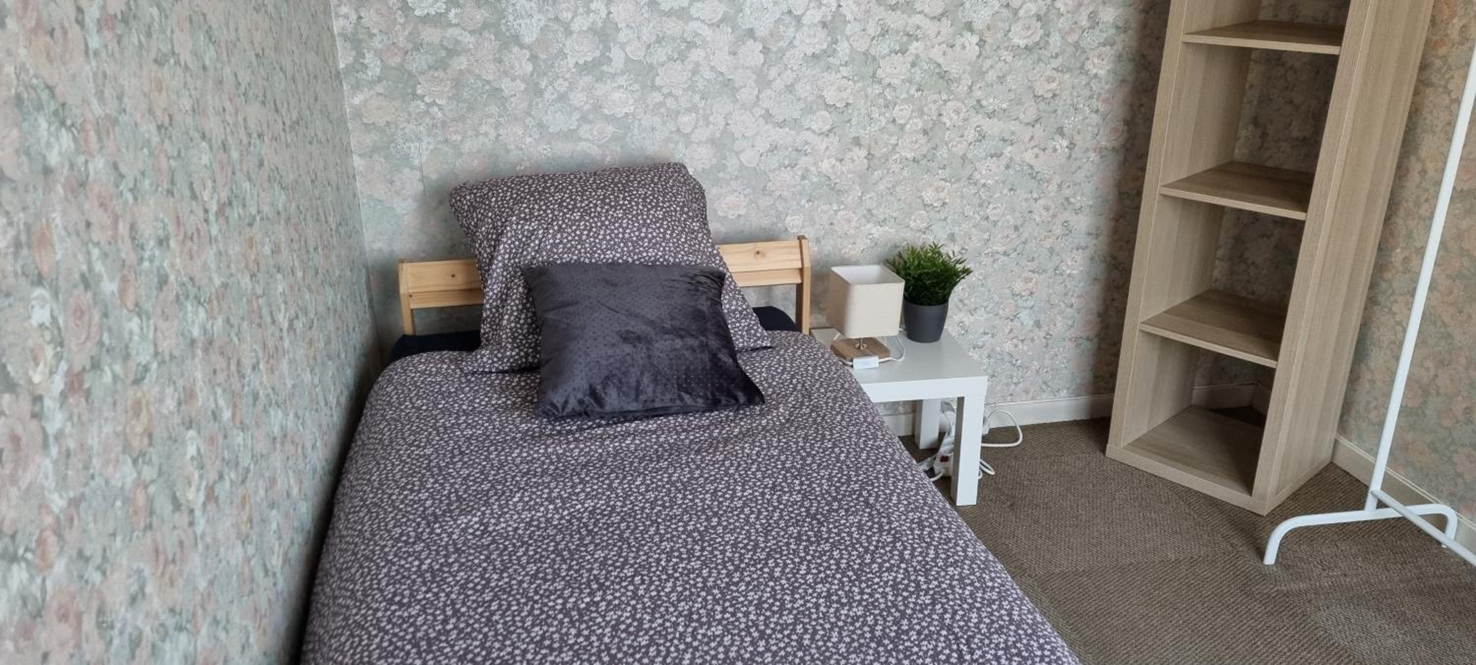 SUPERB FLAT WITH 3 BEDROOMS PARKING AND BALCONy