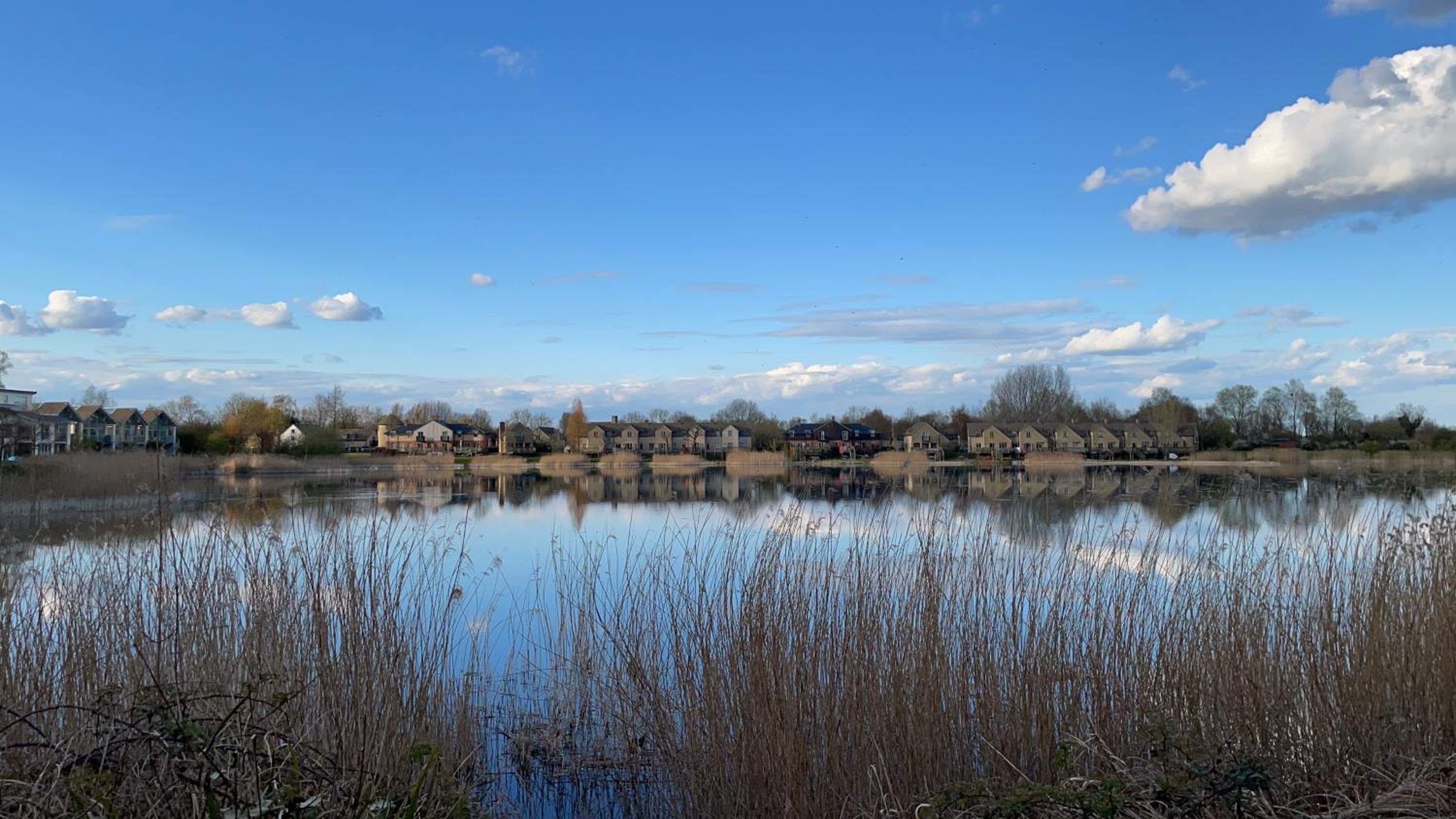 Cotswolds Lakehouse, with hot tub & spa access, Lower Mill Estate view 4