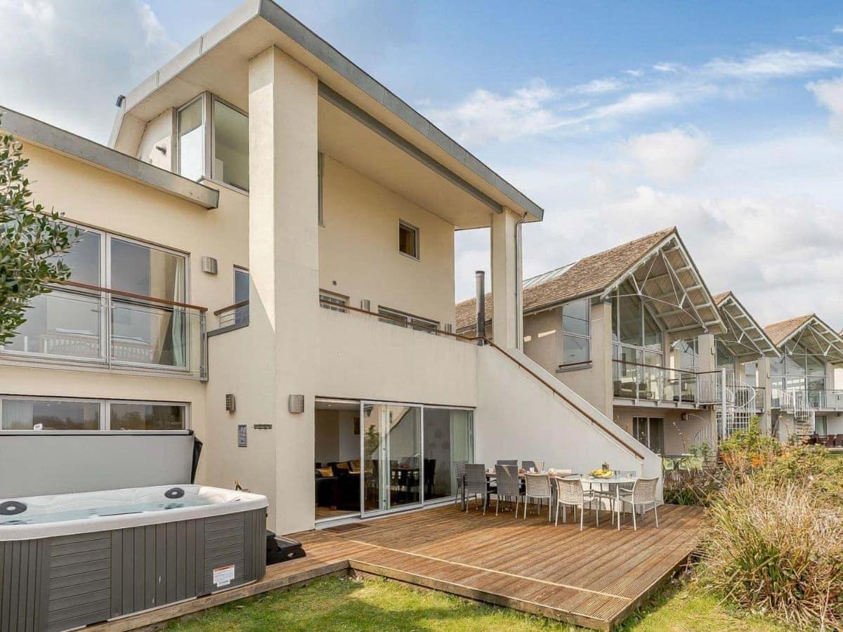 Hotel Cotswolds Lakehouse, Lower Mill Estate