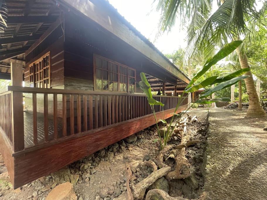 Marahuyo - Off-grid, beachfront, private cabin