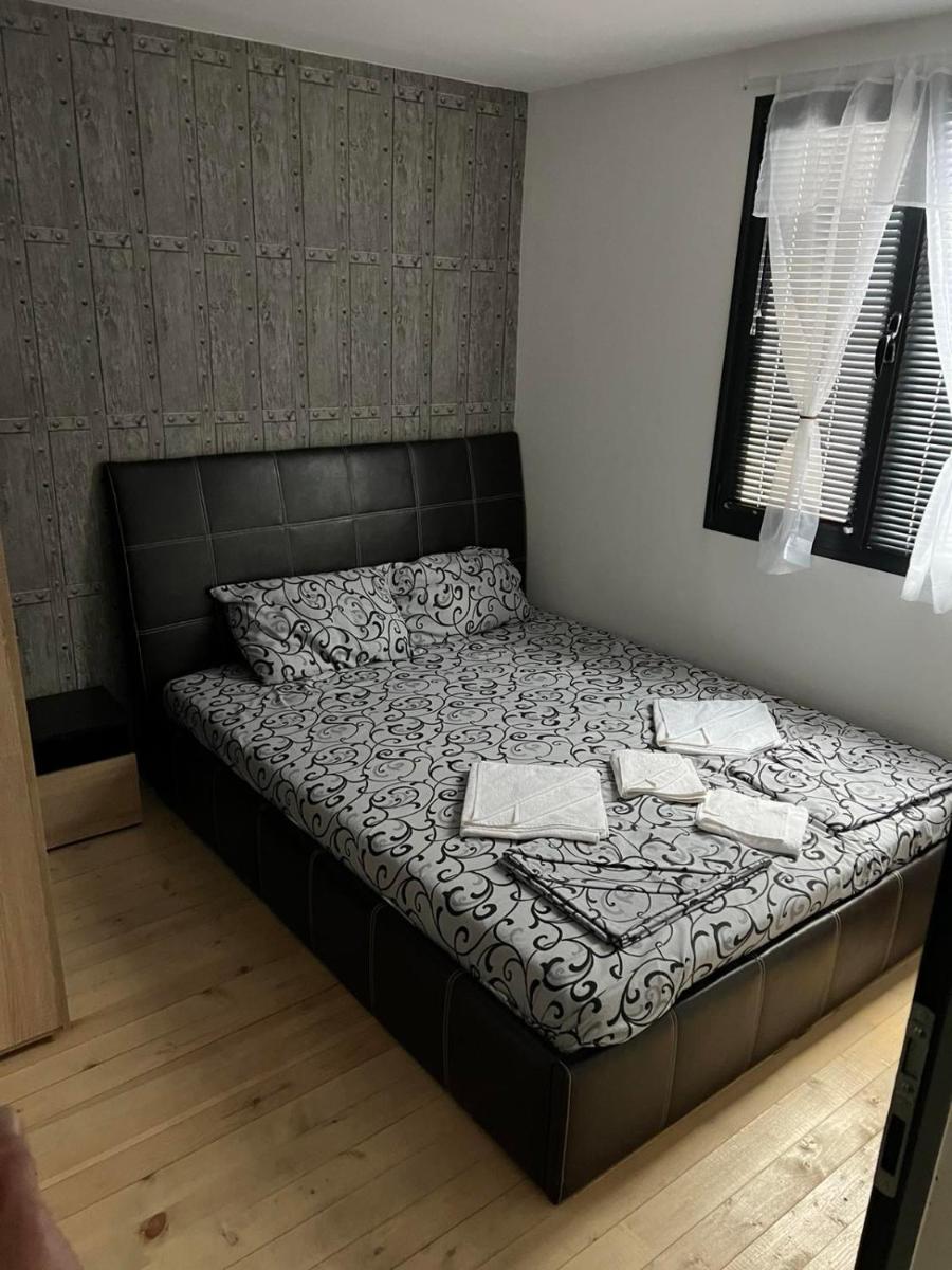 Eco Houses Camping Gradina view 5