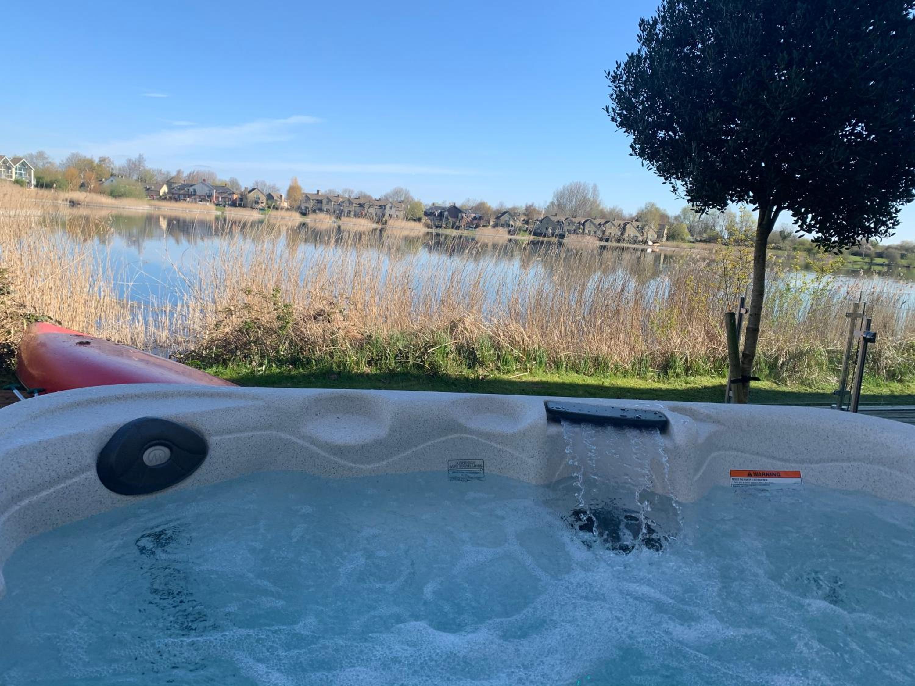 Cotswolds Lakehouse, with hot tub & spa access, Lower Mill Estate view 3