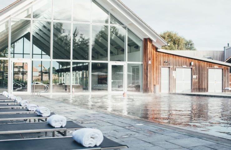 Cotswolds Lakehouse, with hot tub & spa access, Lower Mill Estate view 5