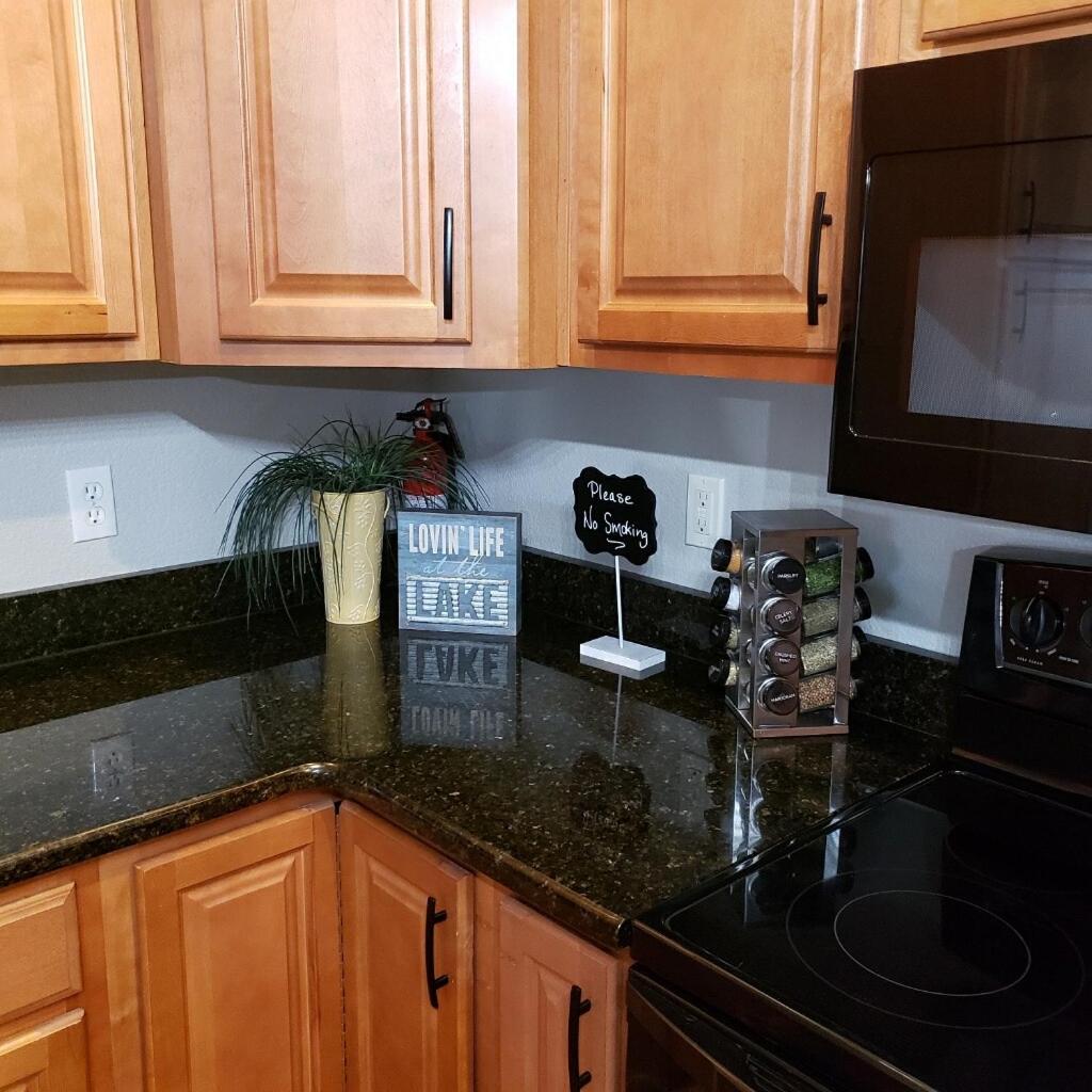 LAKEFRONT 7 MIN to OAKLAWN & 10 MIN to DOWNTOWN STR License #A22-0004 view 5