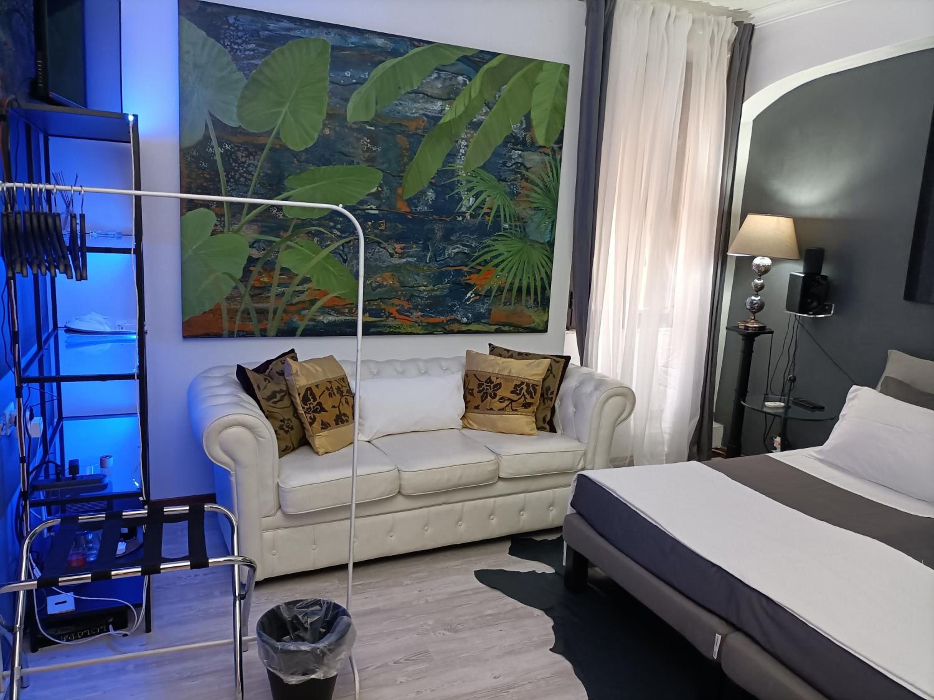 Spanish Steps Cozy luxury room