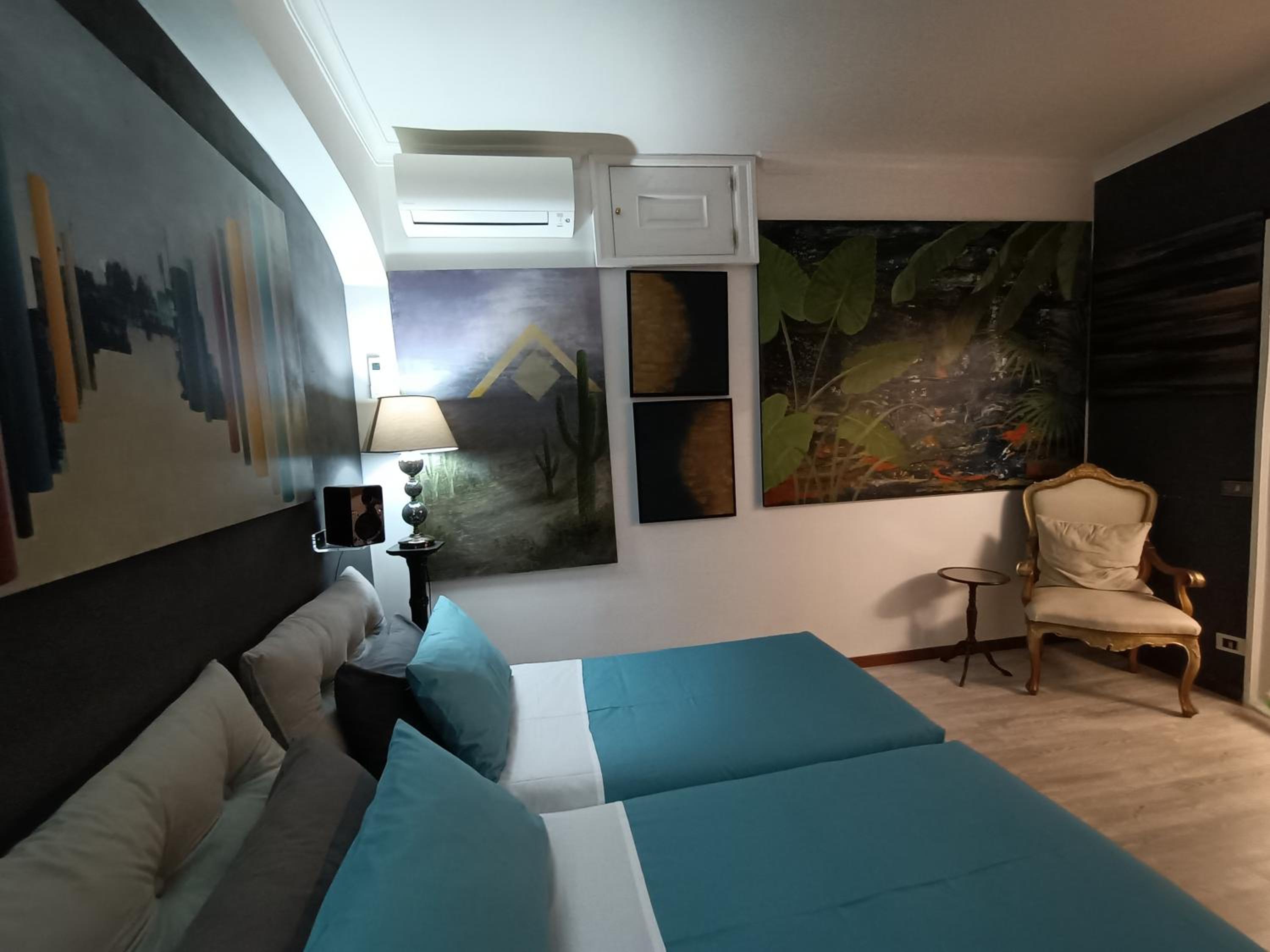 Spanish Steps Cozy luxury room