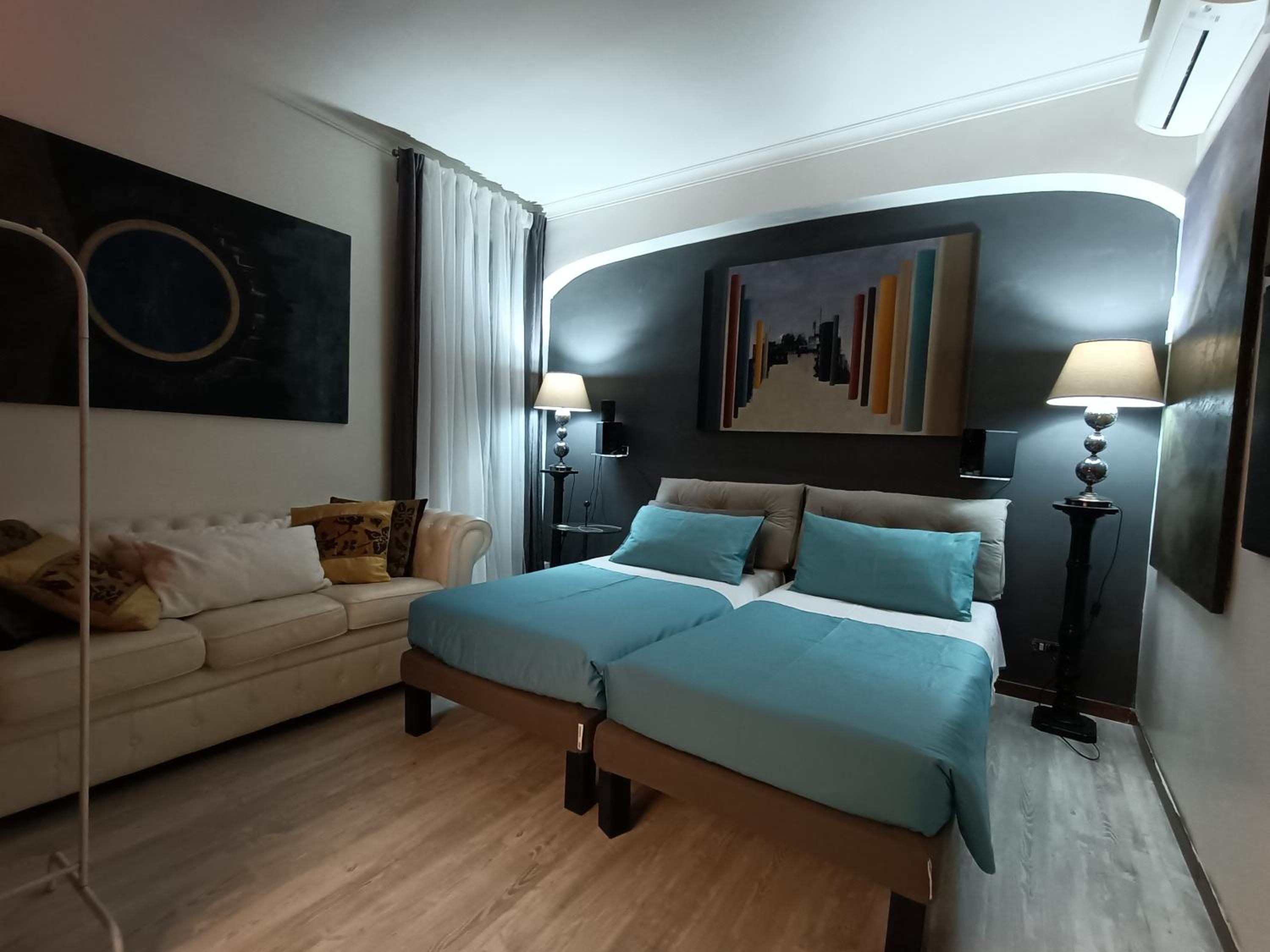 Spanish Steps Cozy luxury room