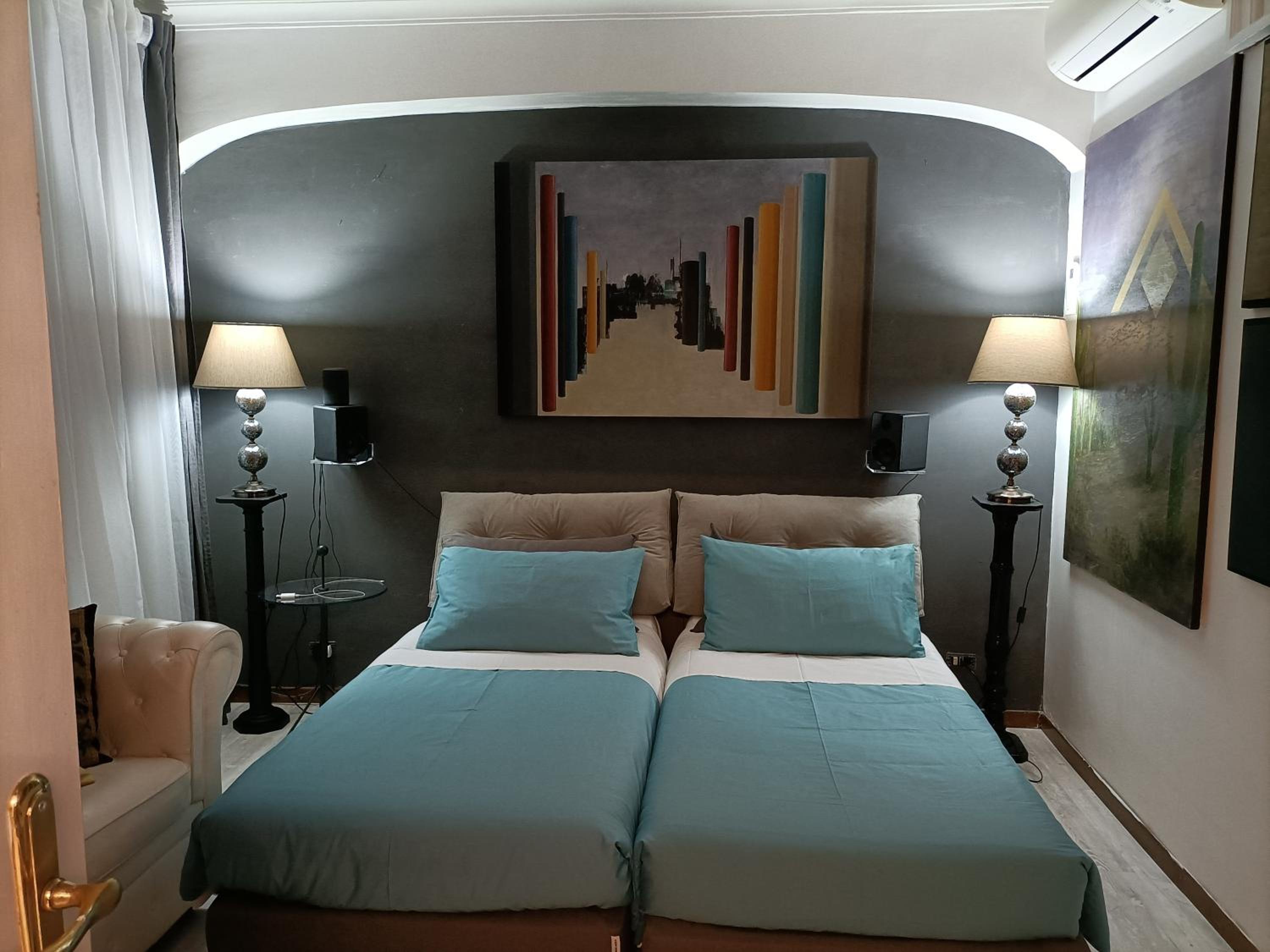 Spanish Steps Cozy luxury room