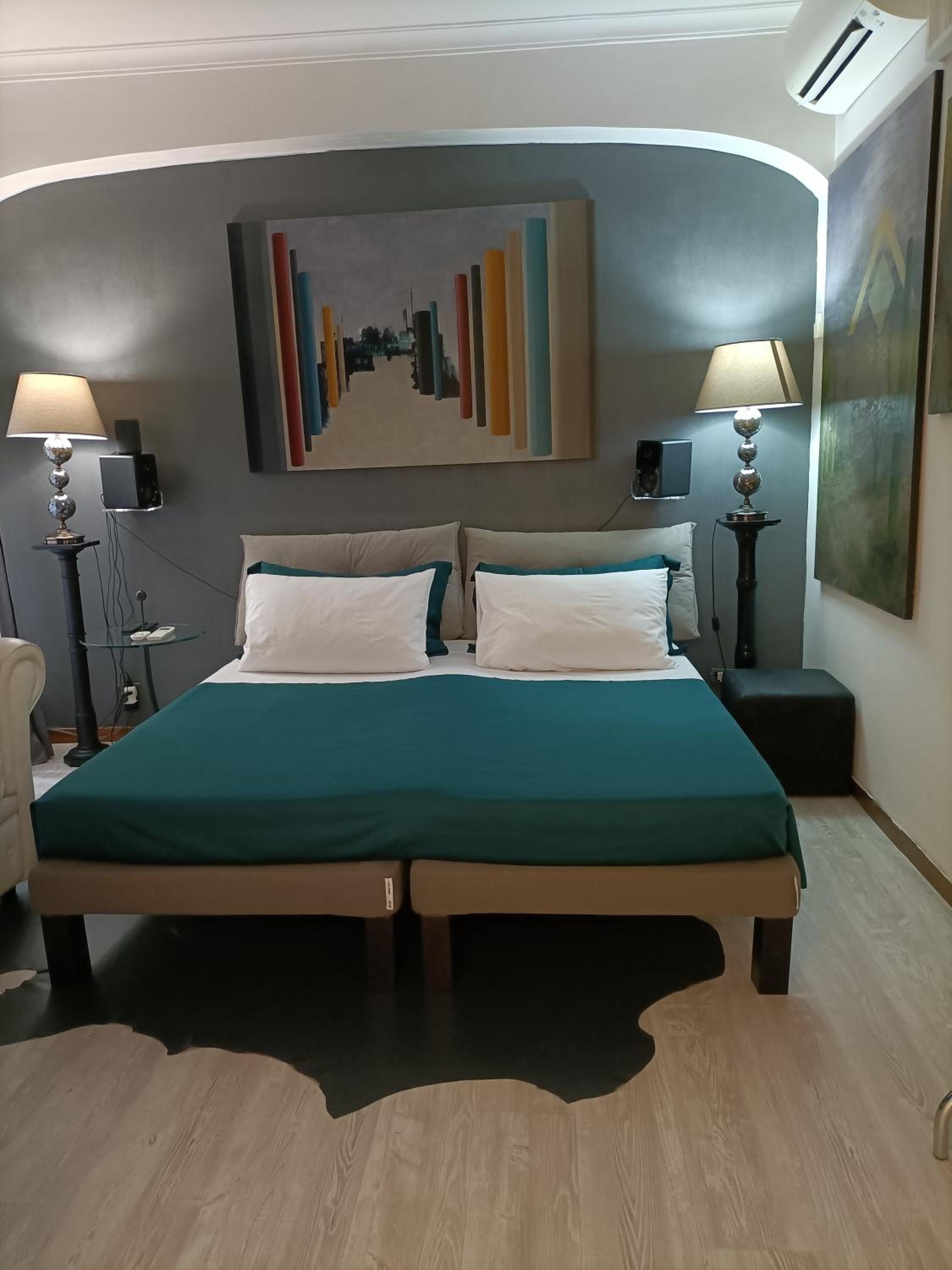 Spanish Steps Cozy luxury room