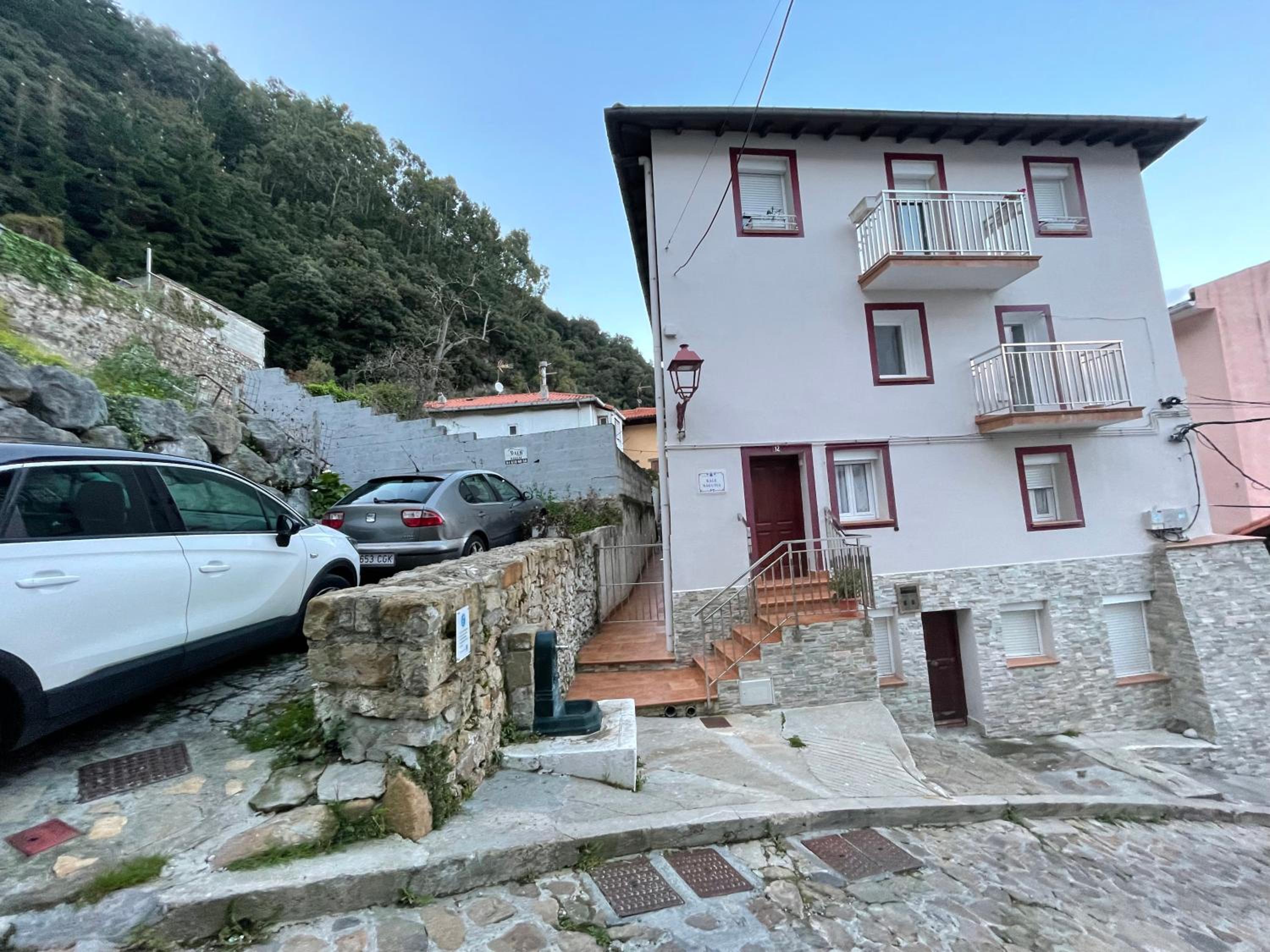 Elantxobe Seaview simple Auto-Checking Property