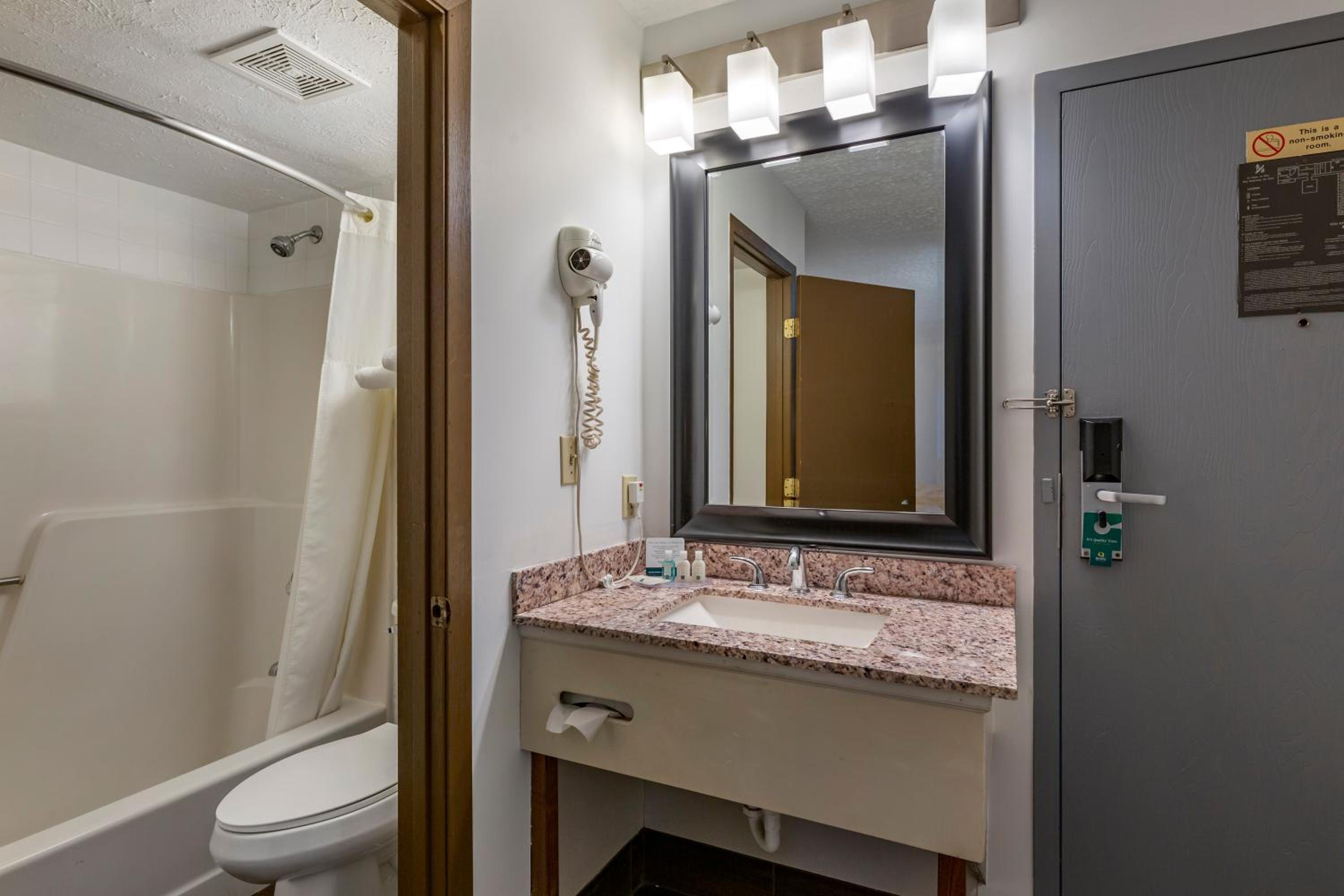 Quality Inn Austintown-Youngstown West
