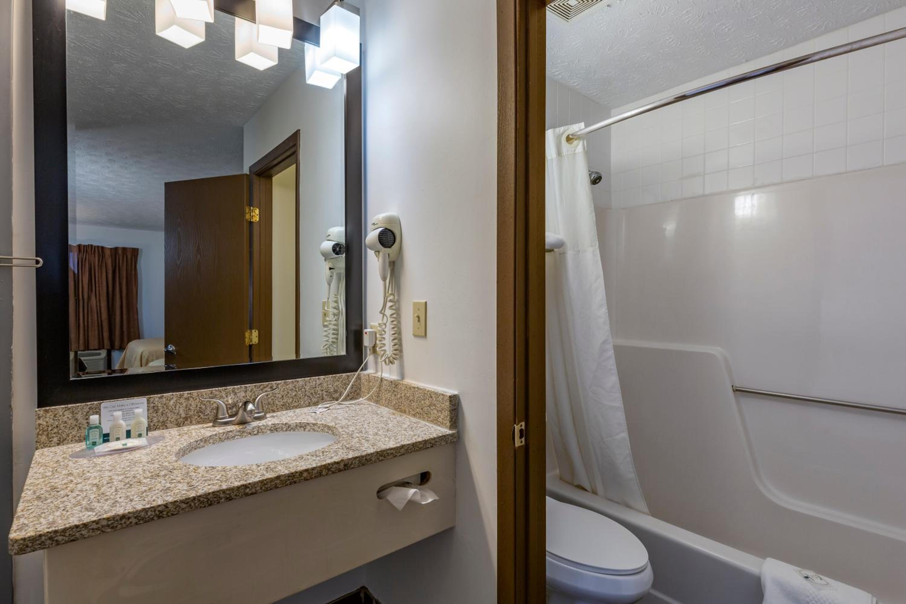 Quality Inn Austintown-Youngstown West