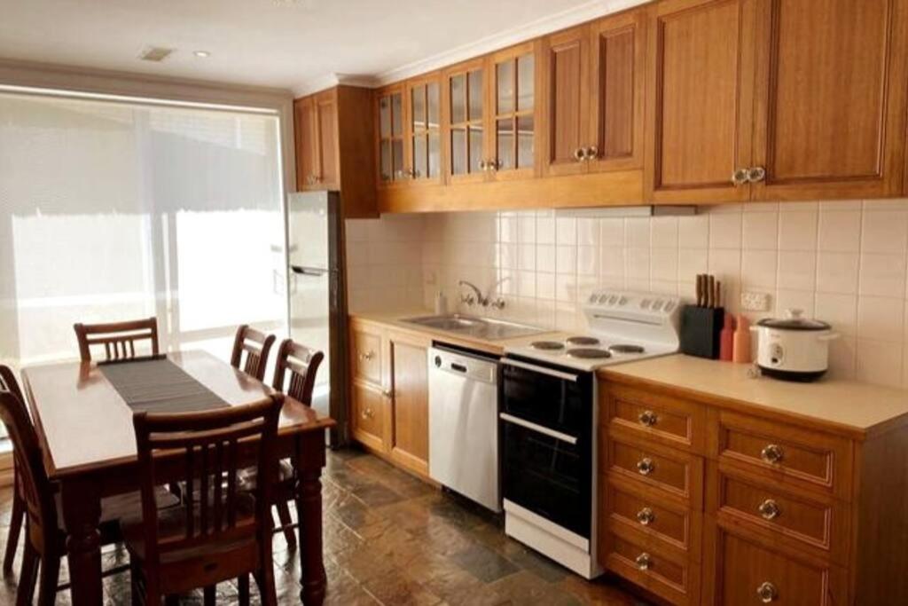 Spacious Apartment with the view of Mt. Wellington