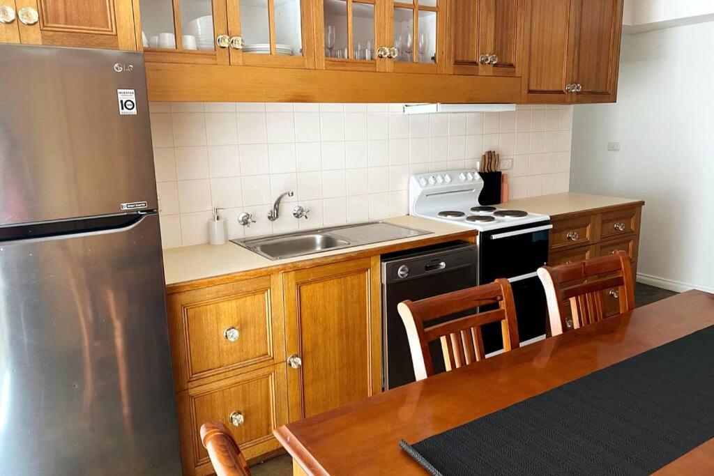 Spacious Apartment with the view of Mt. Wellington