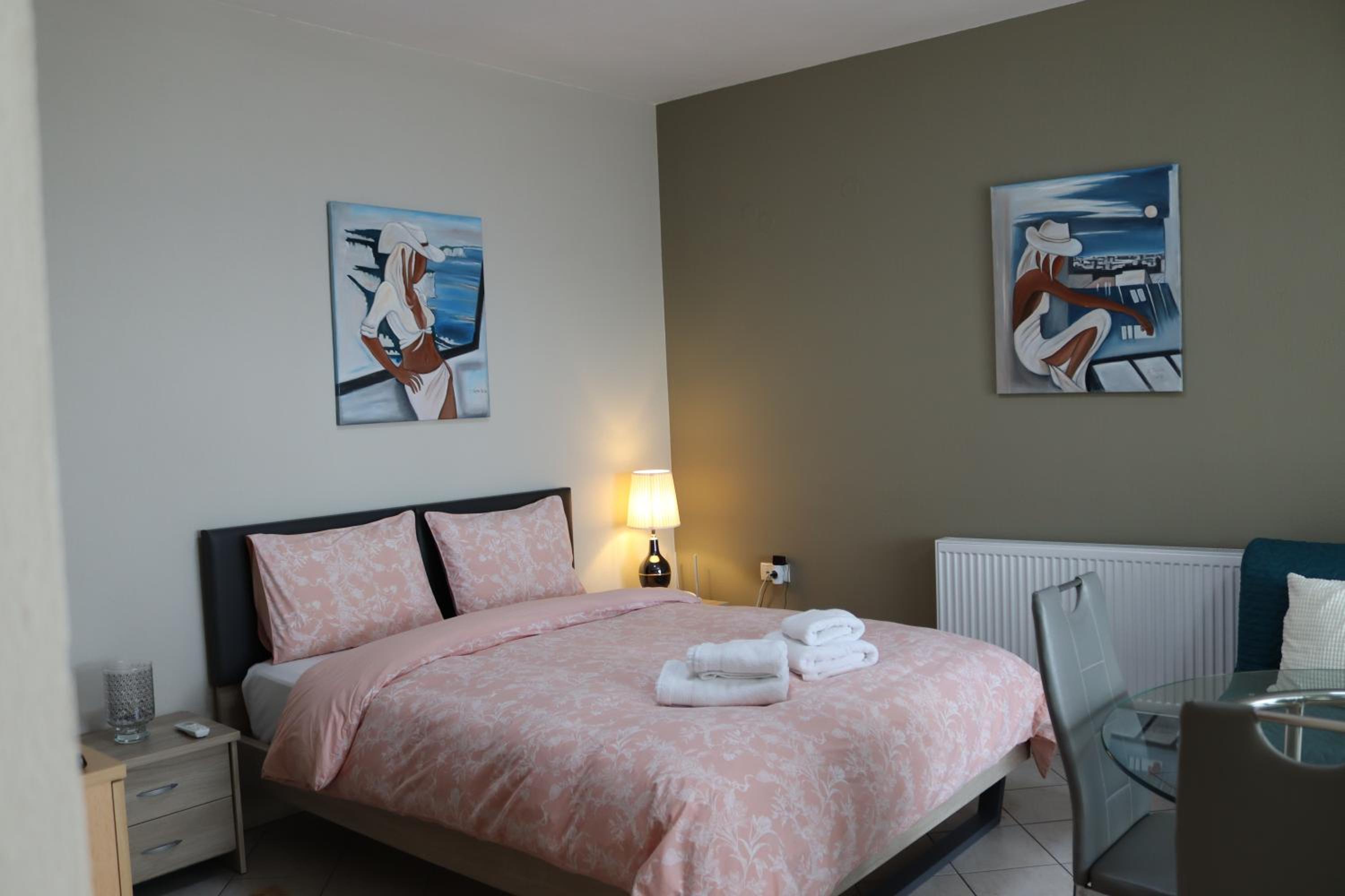 Lovely studio with beautiful garden view 4