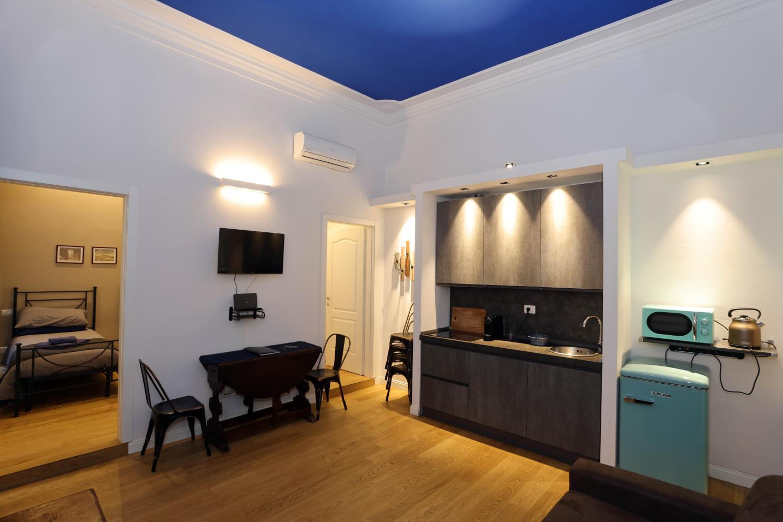 Elegant Quiet Flat 2 min from SMN Station