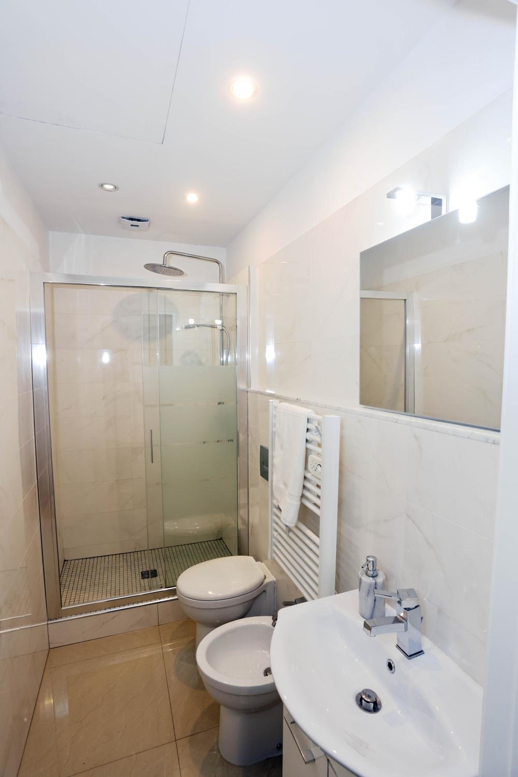 Elegant Quiet Flat 2 min from SMN Station