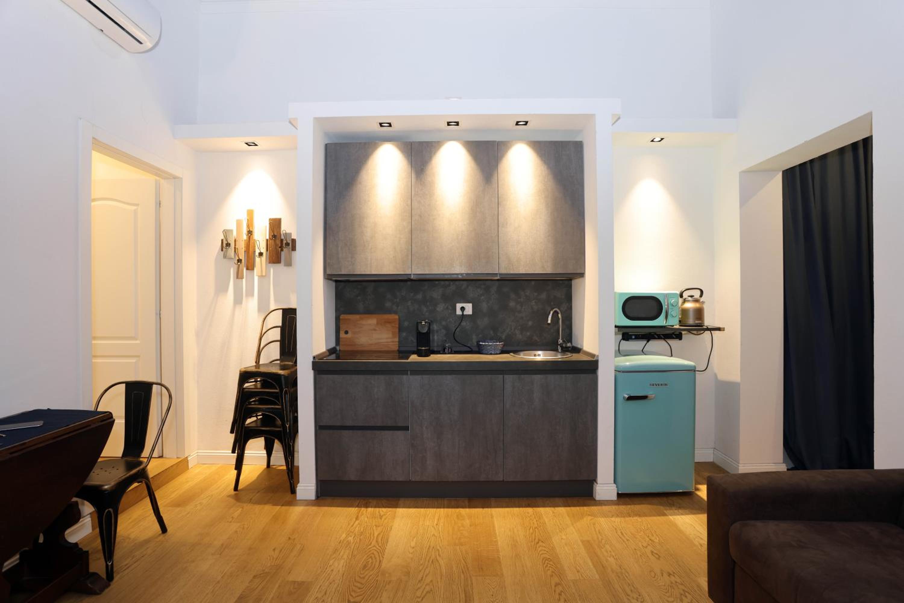 Elegant Quiet Flat 2 min from SMN Station