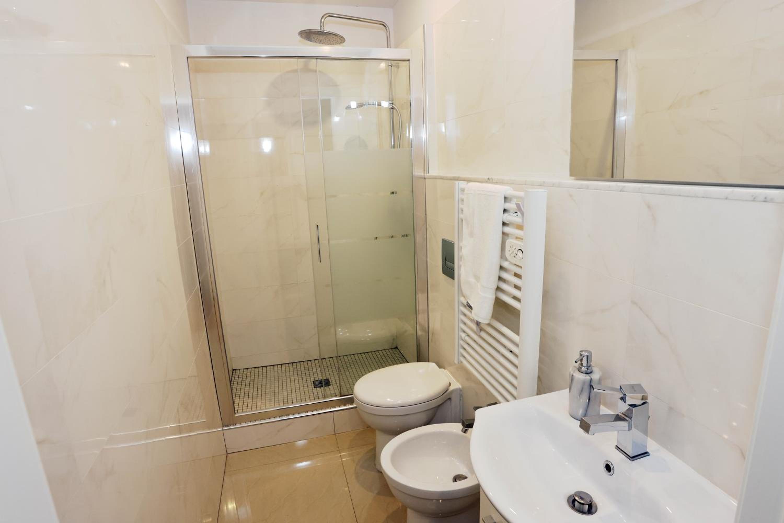 Elegant Quiet Flat 2 min from SMN Station