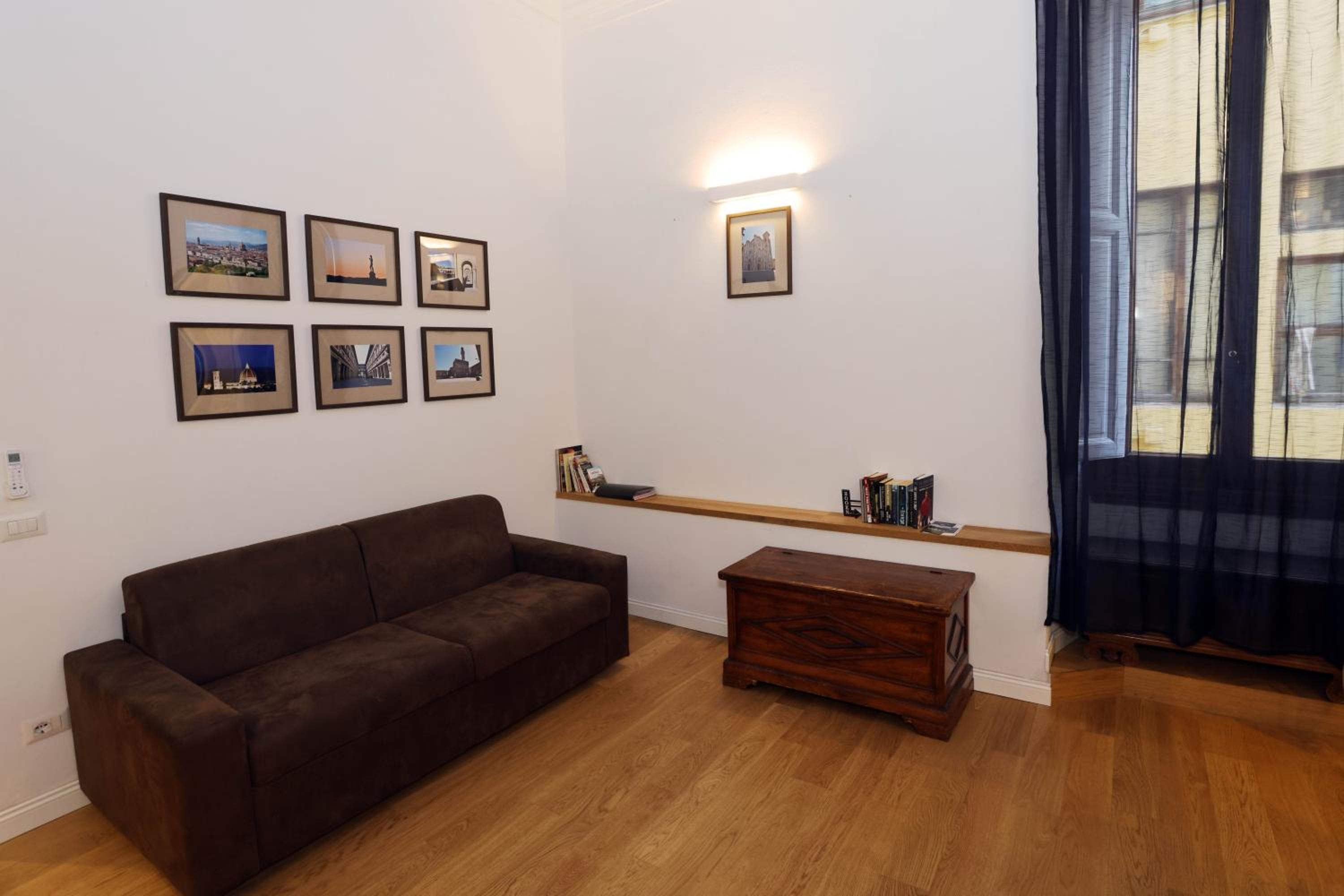 Elegant Quiet Flat 2 min from SMN Station