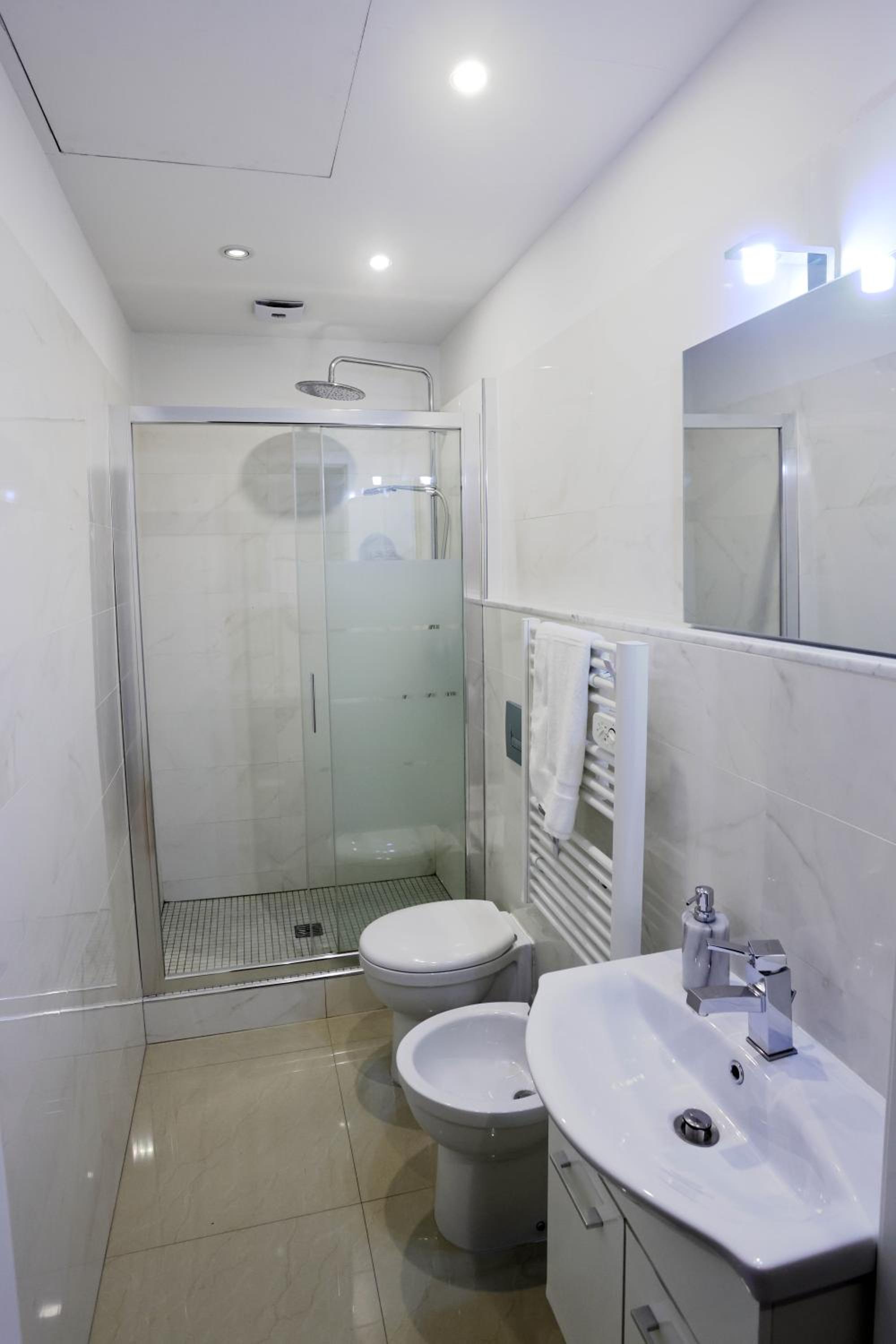 Elegant Quiet Flat 2 min from SMN Station