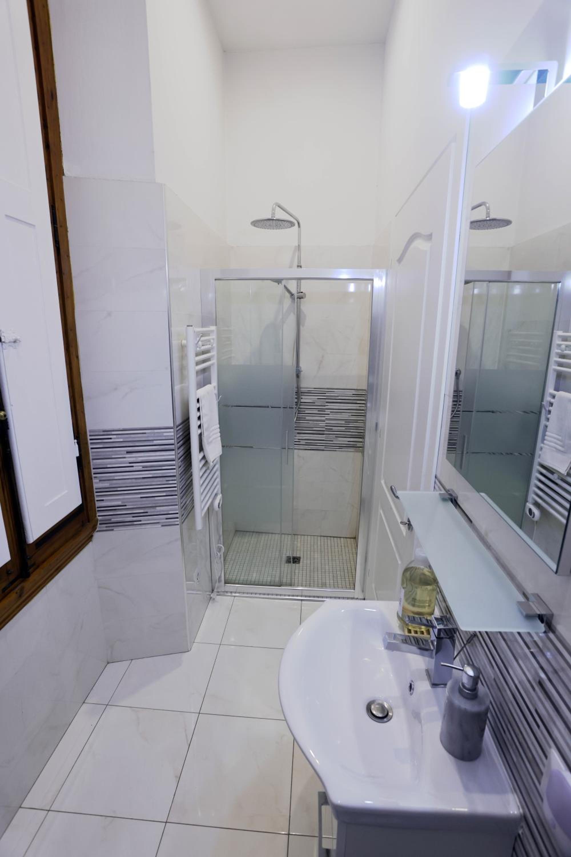 Elegant Quiet Flat 2 min from SMN Station