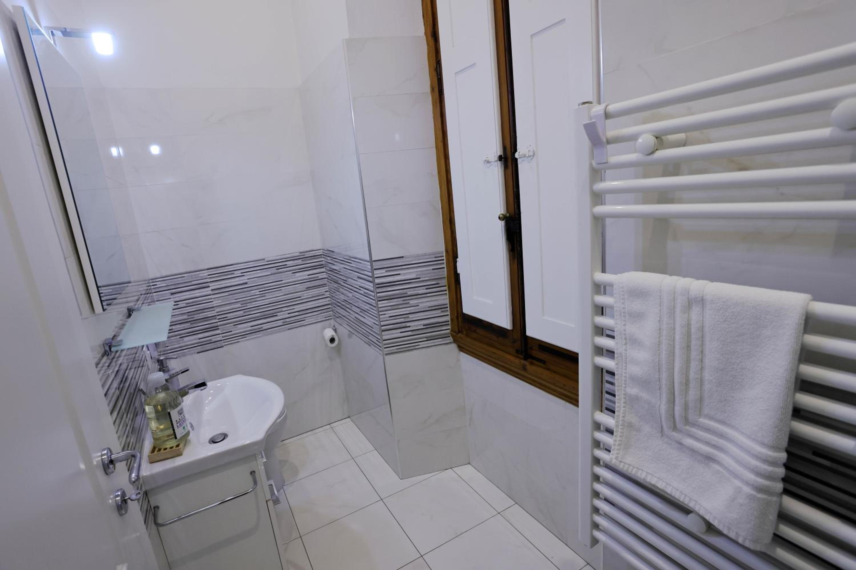 Elegant Quiet Flat 2 min from SMN Station